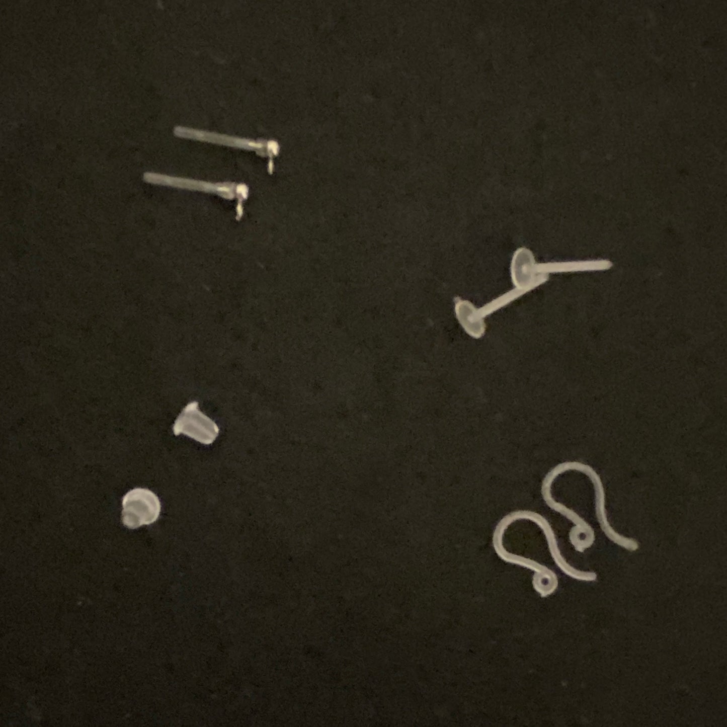 エスニック調:グレーのビーズとしずくの透かしピアス(イヤリング)