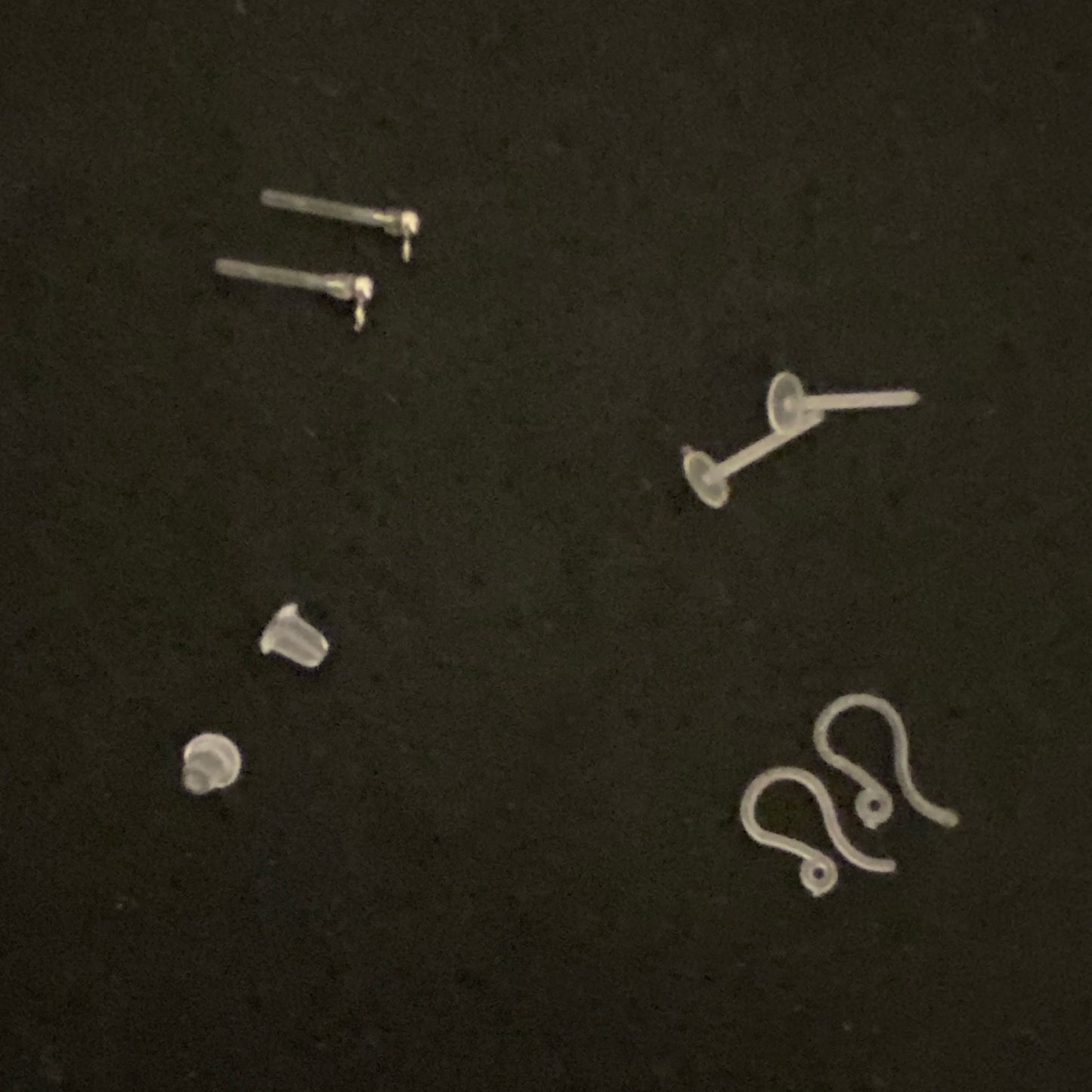 ペパーミントグリーンの薔薇とスクリュードロップのピアス(イヤリング変更可)