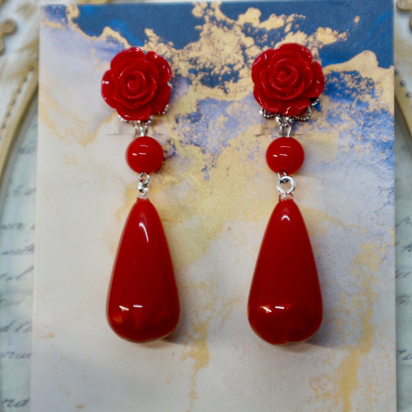 赤い薔薇とぽってりドロップのピアス(イヤリング)