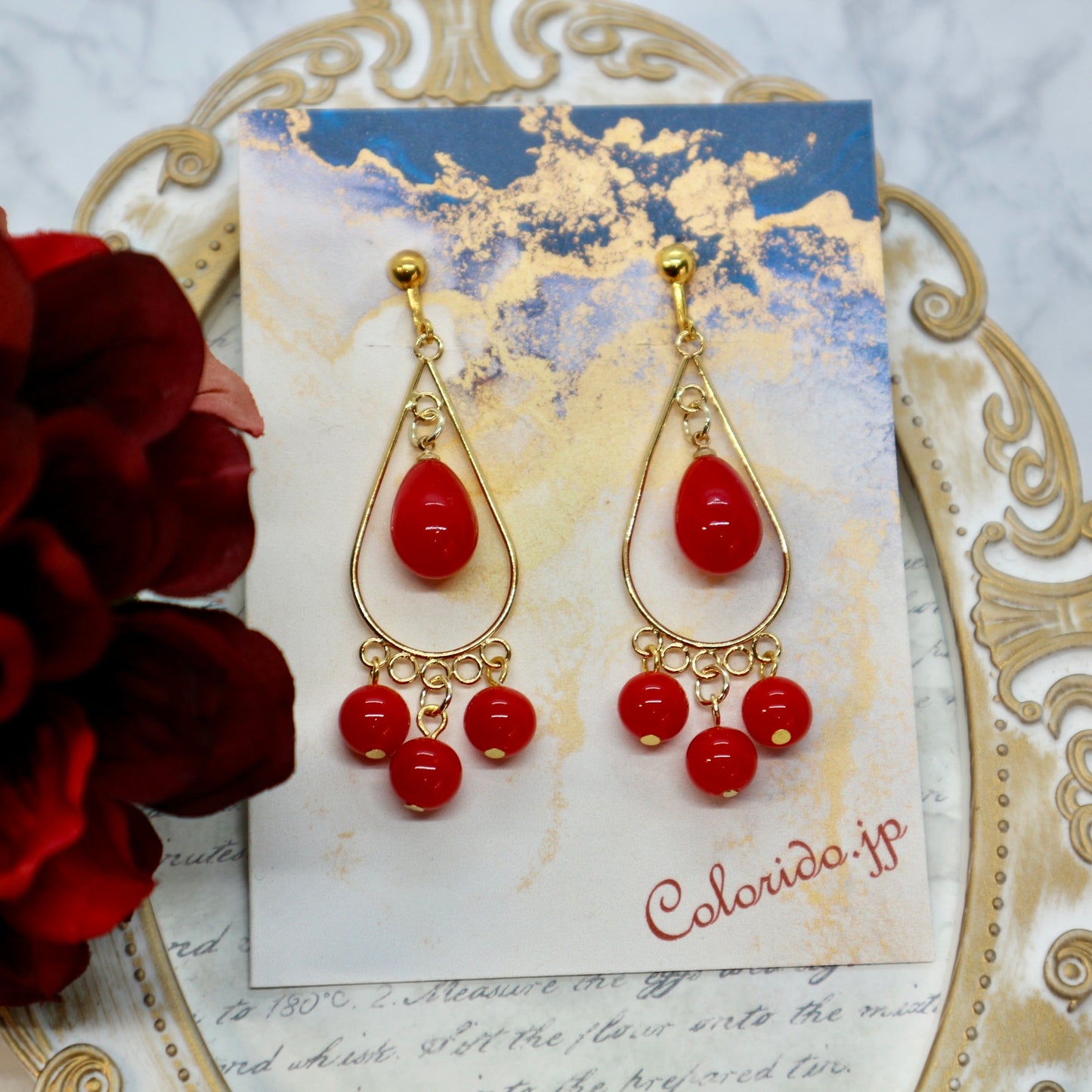 ドロップ型フレーム&赤いドロップのピアス(イヤリング)