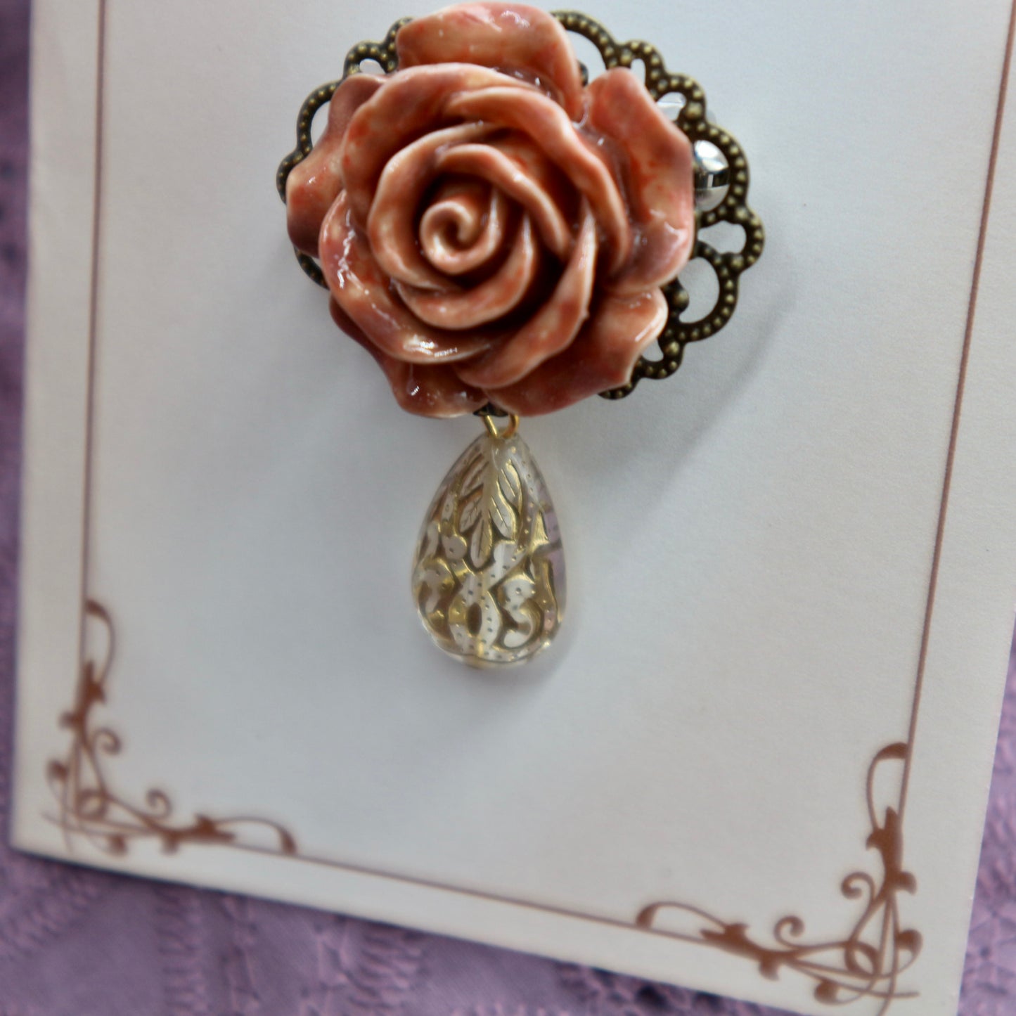 アンティークローズのブローチ/フラメンコシージョ留め