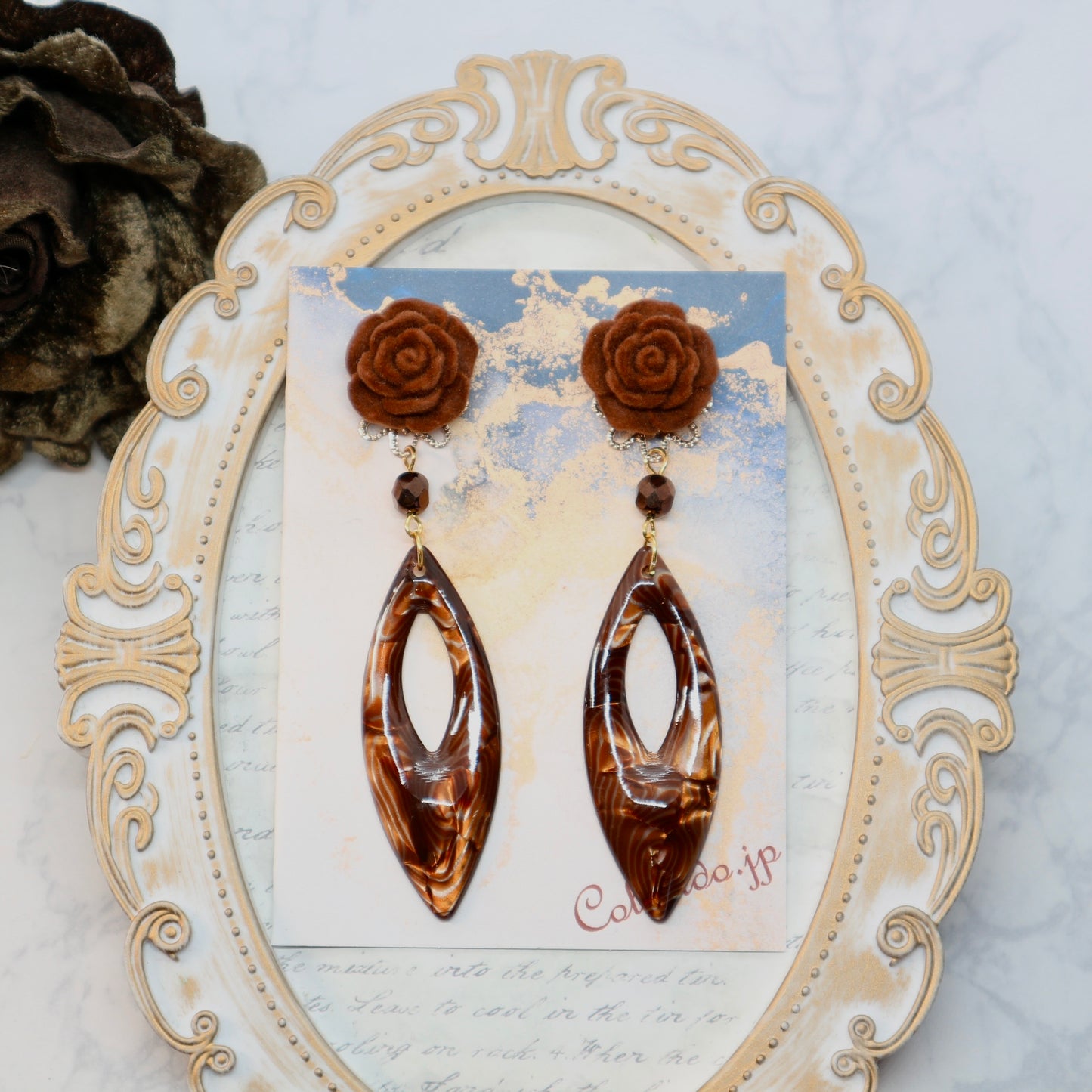 チョコレートカラーの薔薇とリーフのピアス(イヤリング)