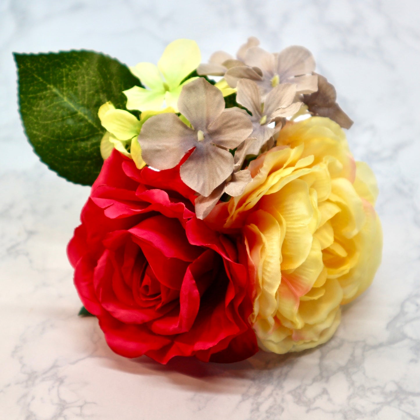 フラメンコ花髪飾り:フローレス(濃いピンク薔薇とパステルイエローのブーケ)