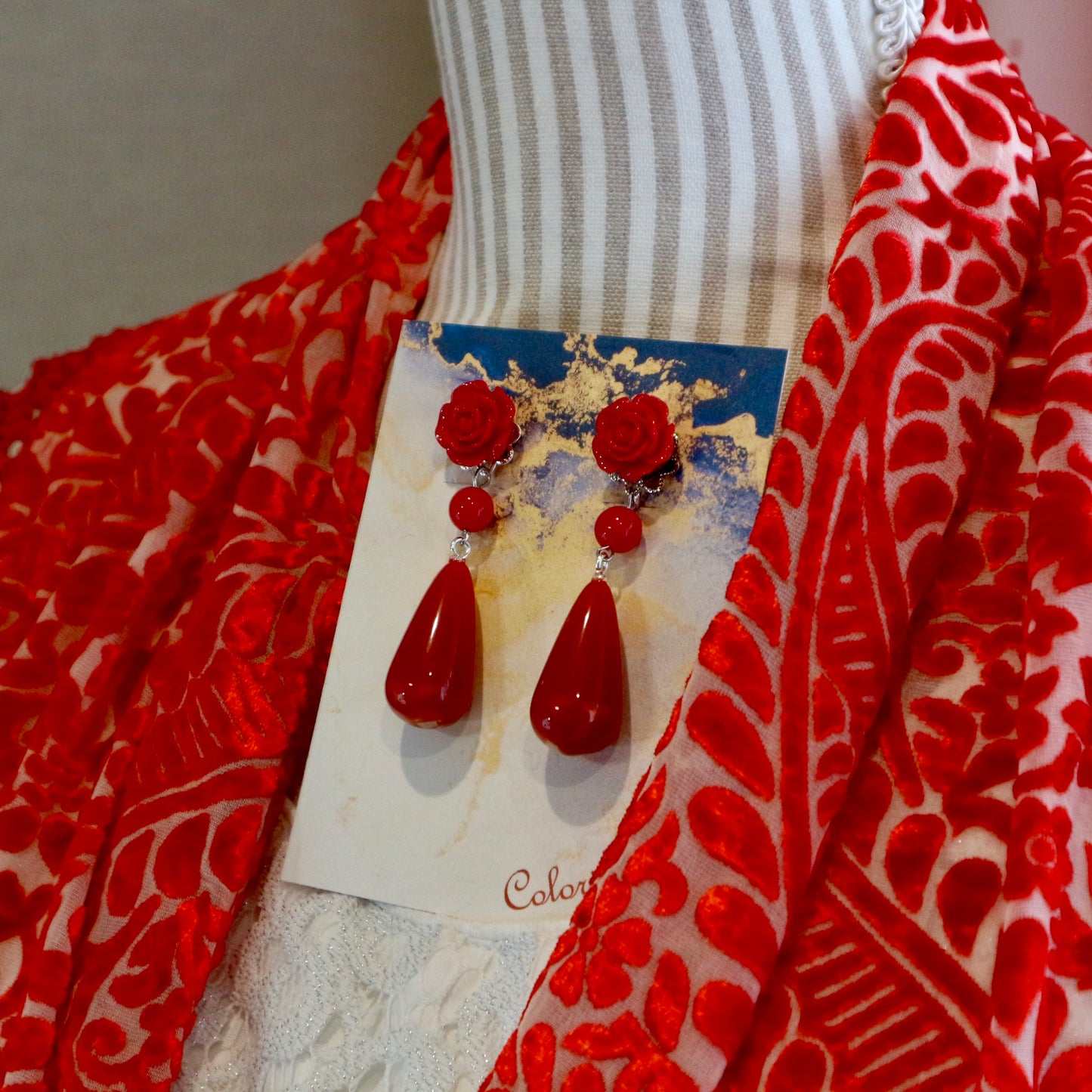 赤い薔薇とぽってりドロップのピアス(イヤリング)