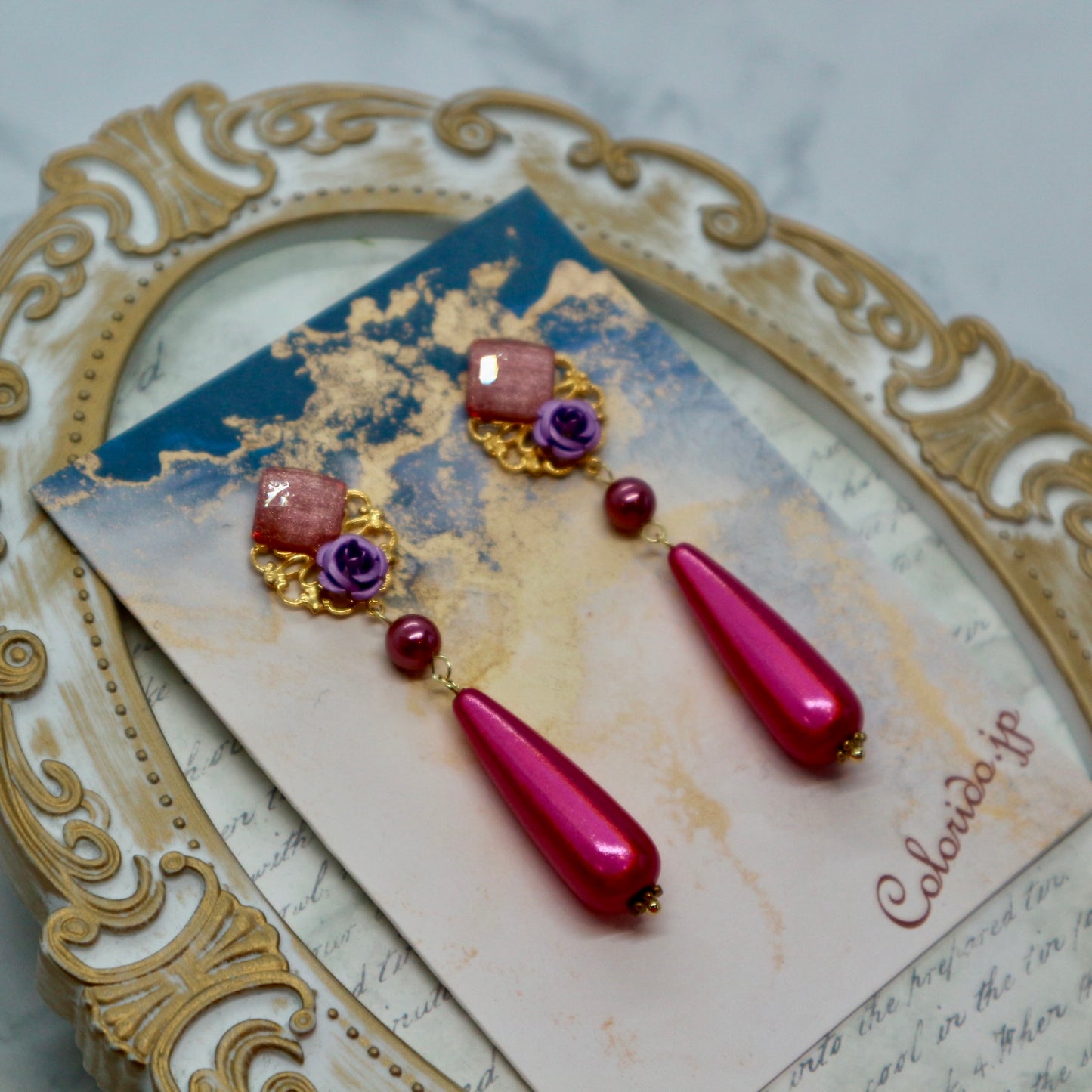 オーロラピンクのドロップとパープルのミニ薔薇ピアス(イヤリング)