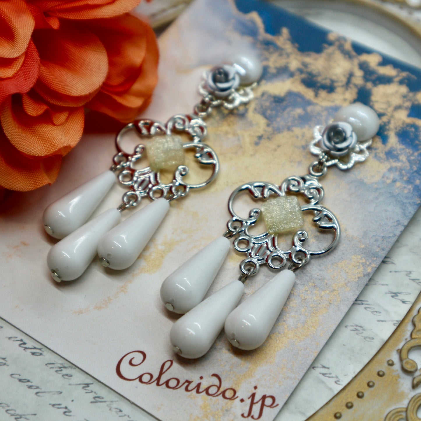 シルバー薔薇＆3つのホワイトドロップのピアス(イヤリング)