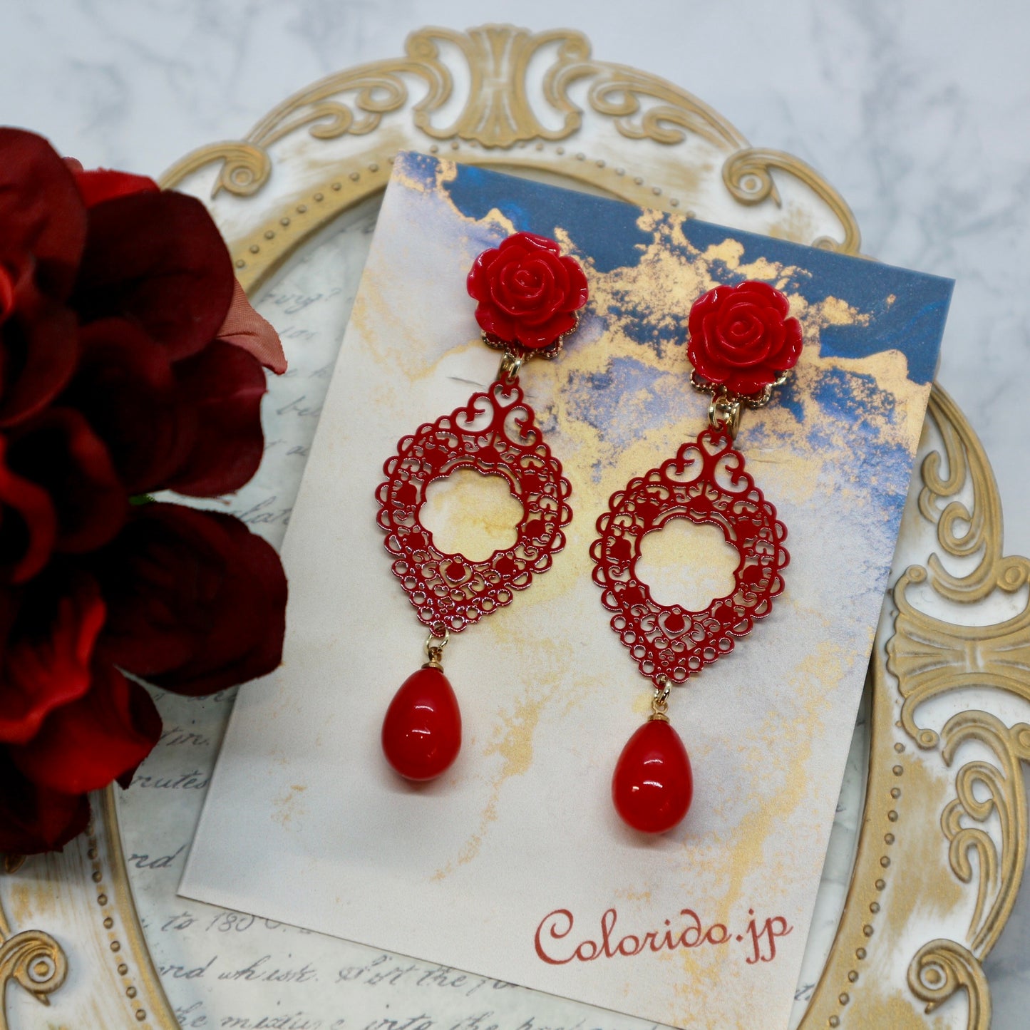 赤いリーフの透かしとドロップのピアス(イヤリング)