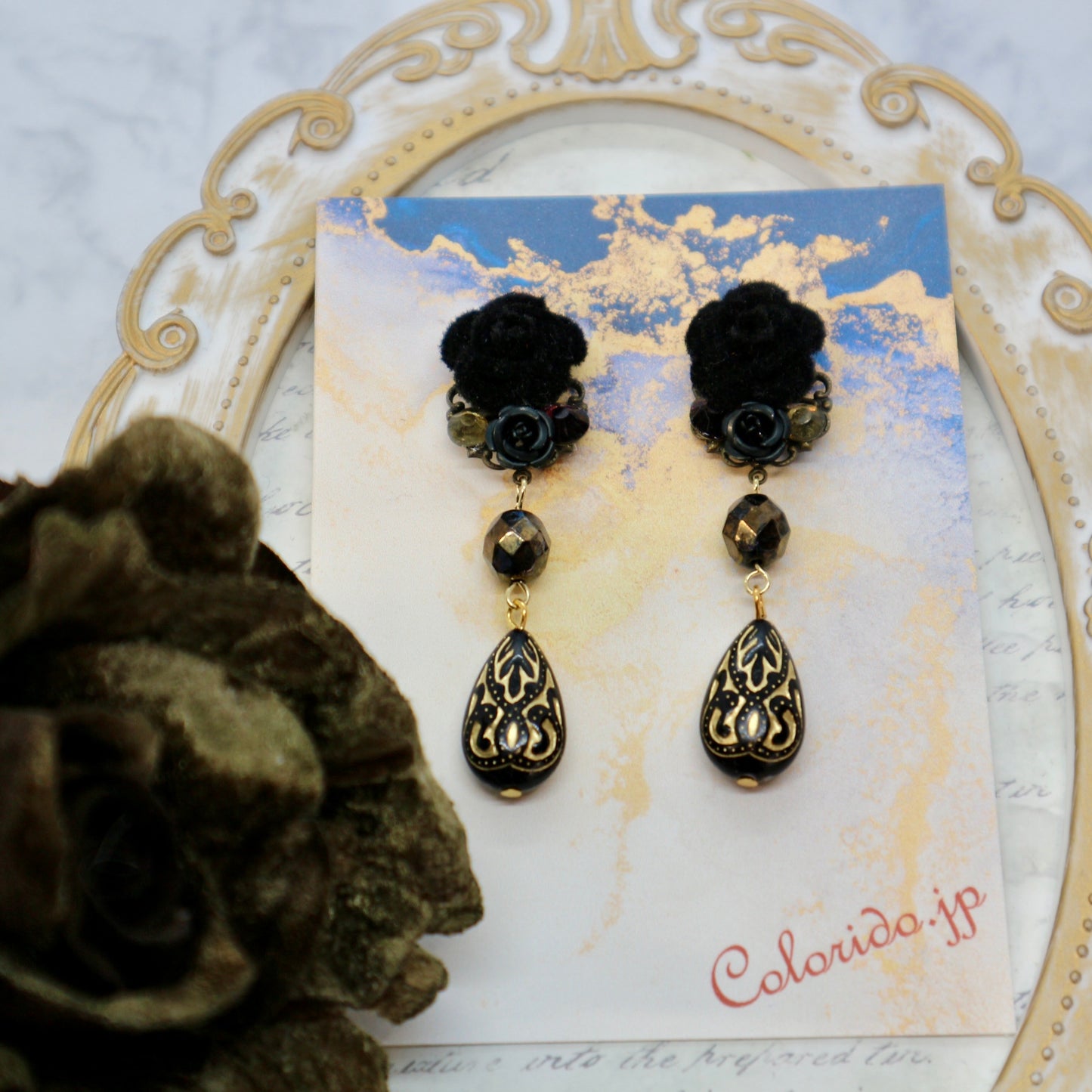 ベロア風の薔薇とドロップのピアス(イヤリング)ブラック