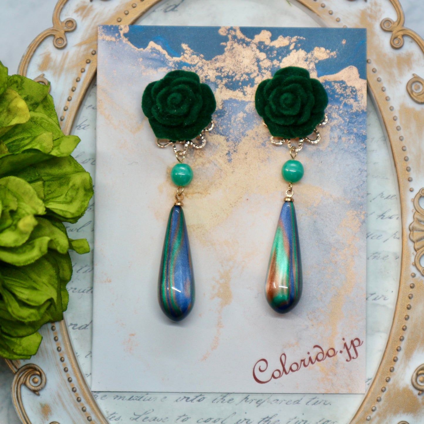 深緑のフロッキー薔薇とロングドロップのイヤリング・ピアス