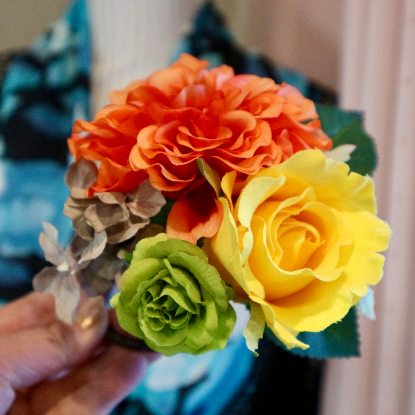 フラメンコ花髪飾り:フローレス(コーラルオレンジ、イエロー、ライトグリーンのブーケ)