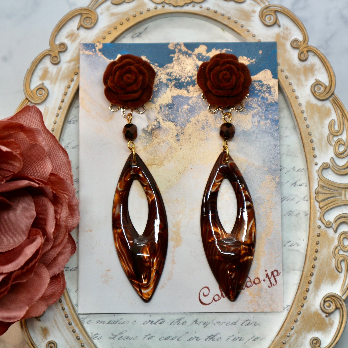 チョコレートカラーの薔薇とリーフのピアス(イヤリング)