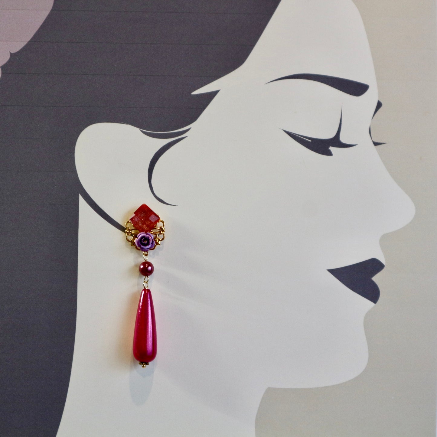 オーロラピンクのドロップとパープルのミニ薔薇ピアス(イヤリング)