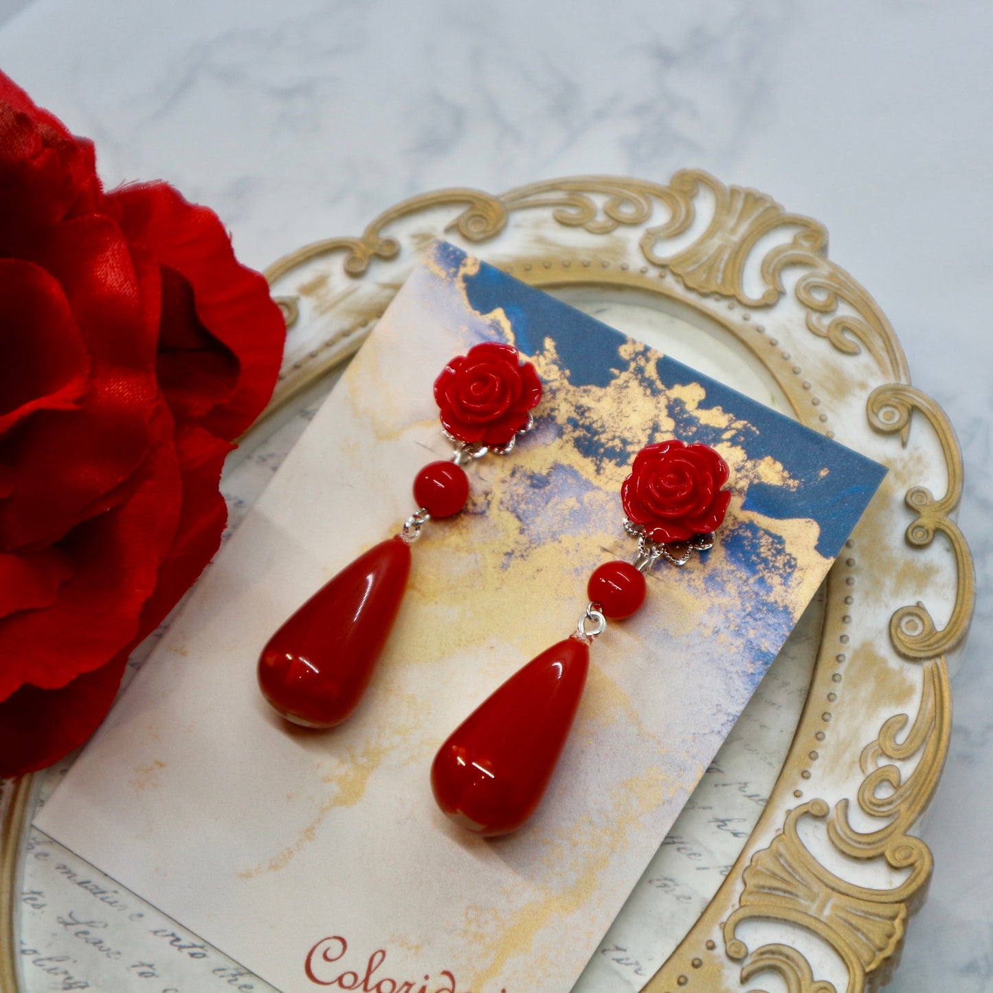 赤い薔薇とぽってりドロップのピアス(イヤリング)