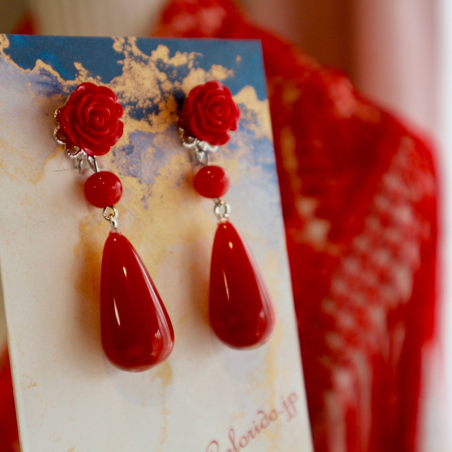 赤い薔薇とぽってりドロップのピアス(イヤリング)
