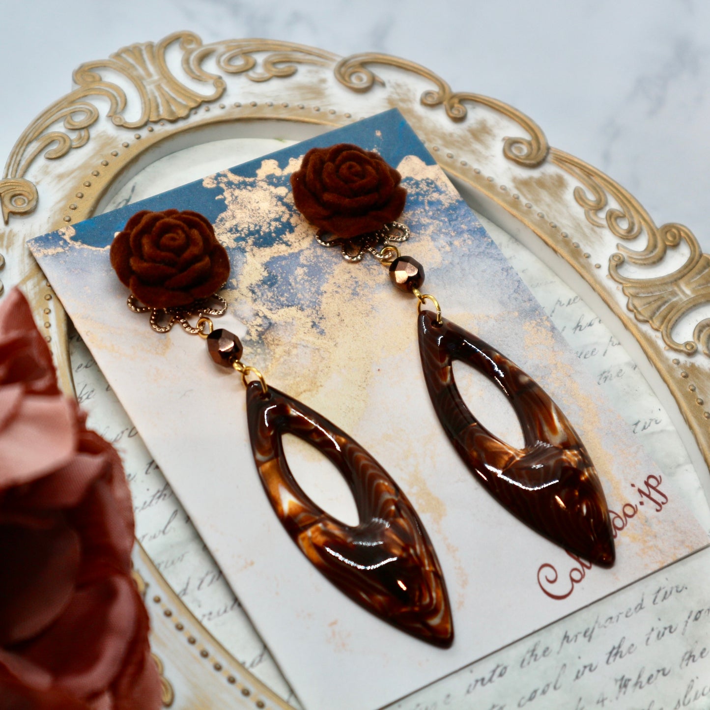 チョコレートカラーの薔薇とリーフのピアス(イヤリング)