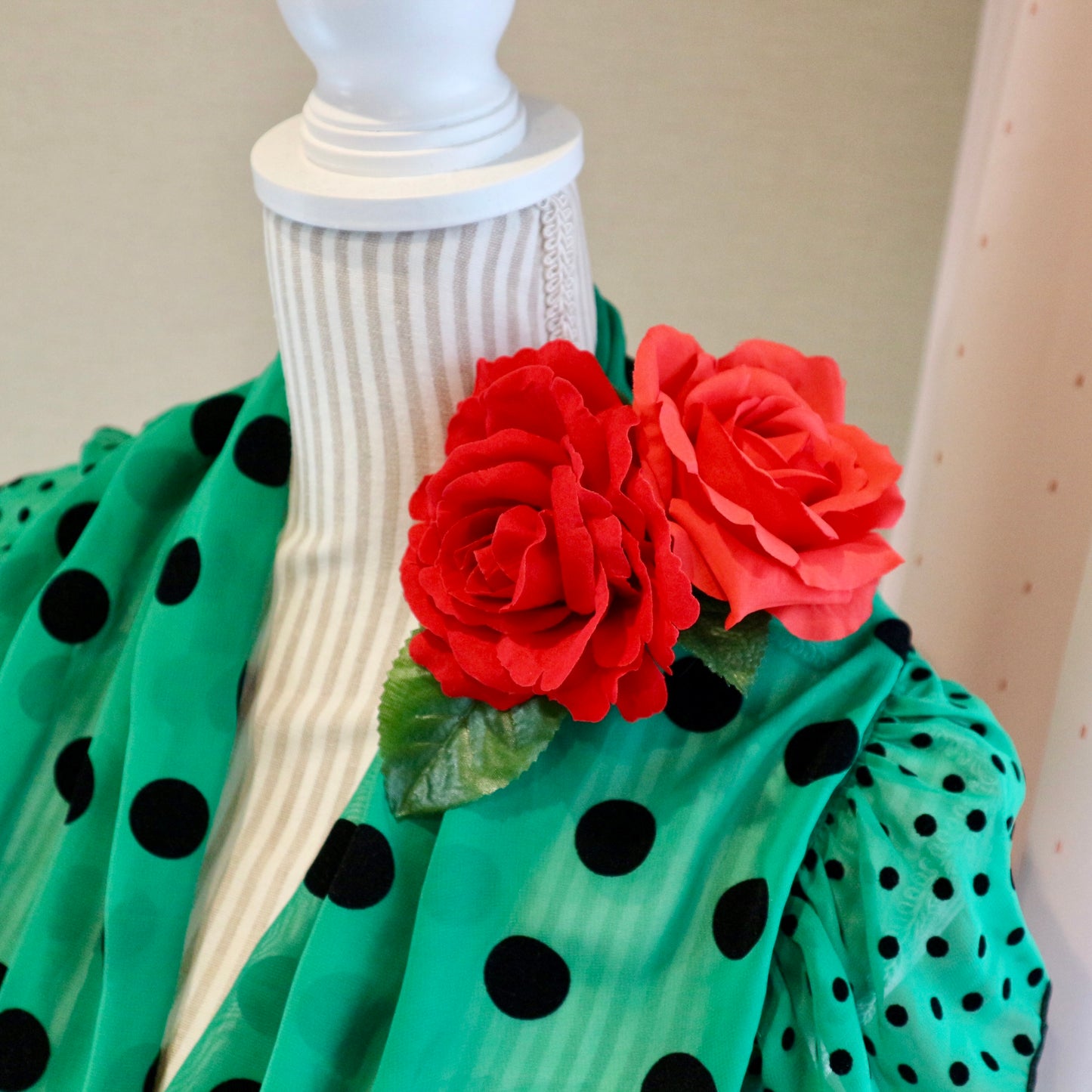 フラメンコ花髪飾り:フローレス ツイン薔薇(赤ベルベット＆スカーレット)