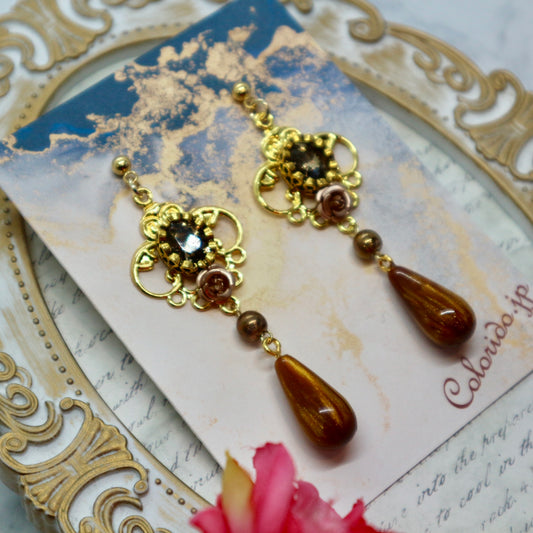 ビジューとブロンズカラーのショートドロップのピアス(イヤリング)