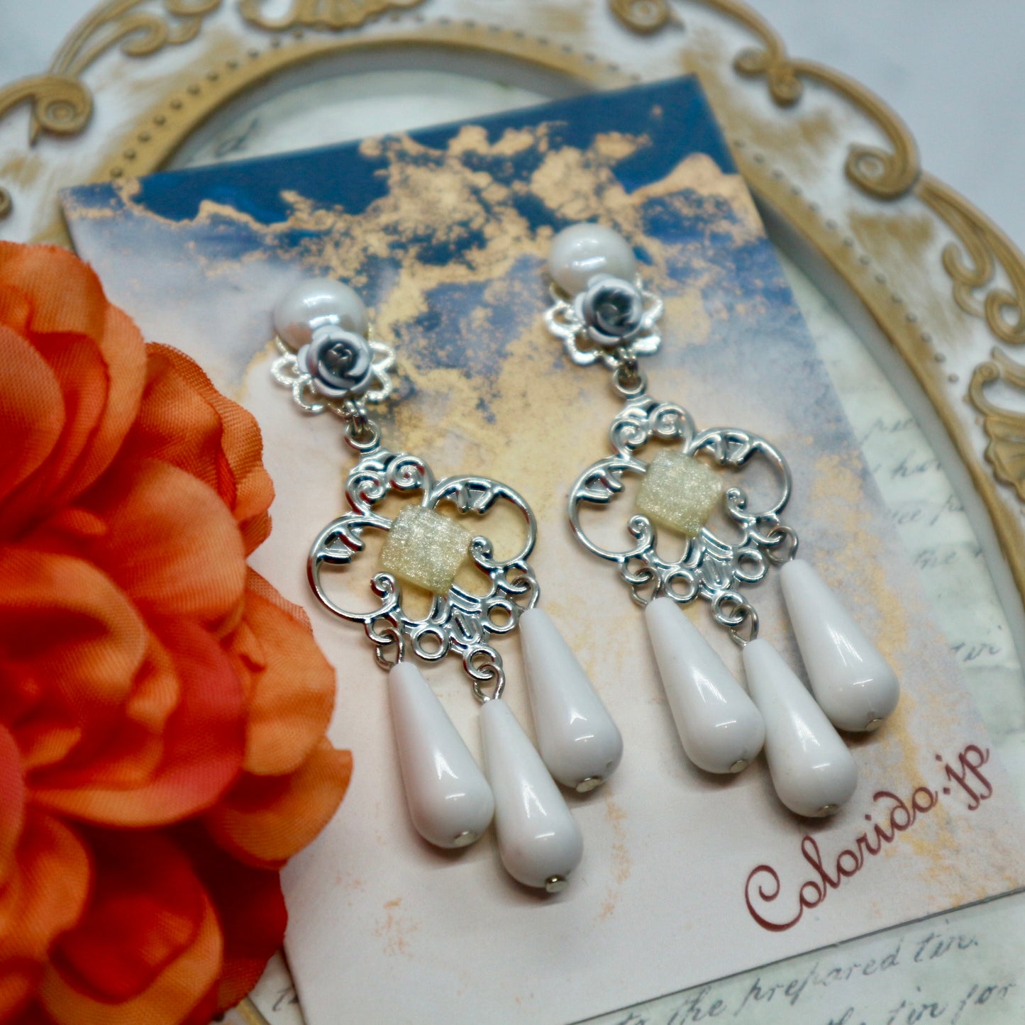 シルバー薔薇＆3つのホワイトドロップのピアス(イヤリング)
