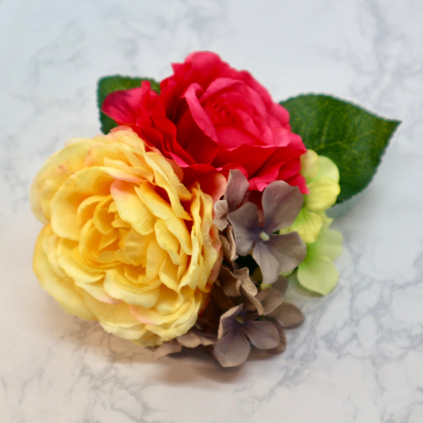 フラメンコ花髪飾り:フローレス(濃いピンク薔薇とパステルイエローのブーケ)