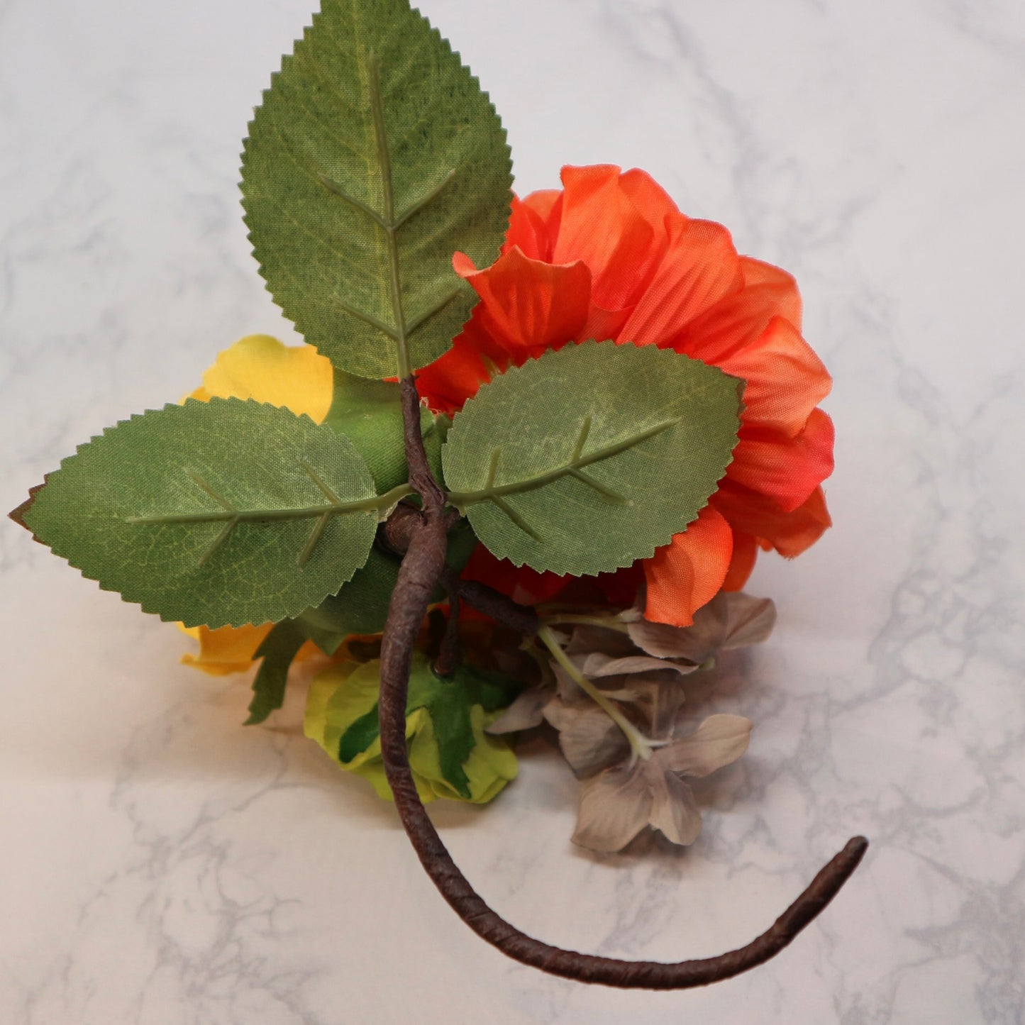 フラメンコ花髪飾り:フローレス(コーラルオレンジ、イエロー、ライトグリーンのブーケ)