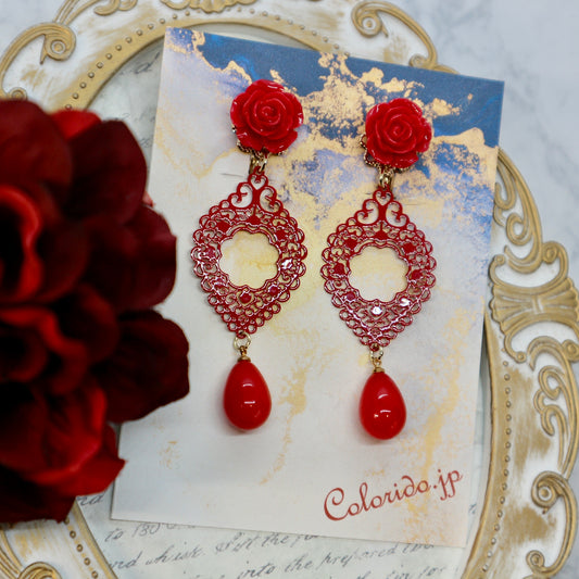 赤いリーフの透かしとドロップのピアス(イヤリング)