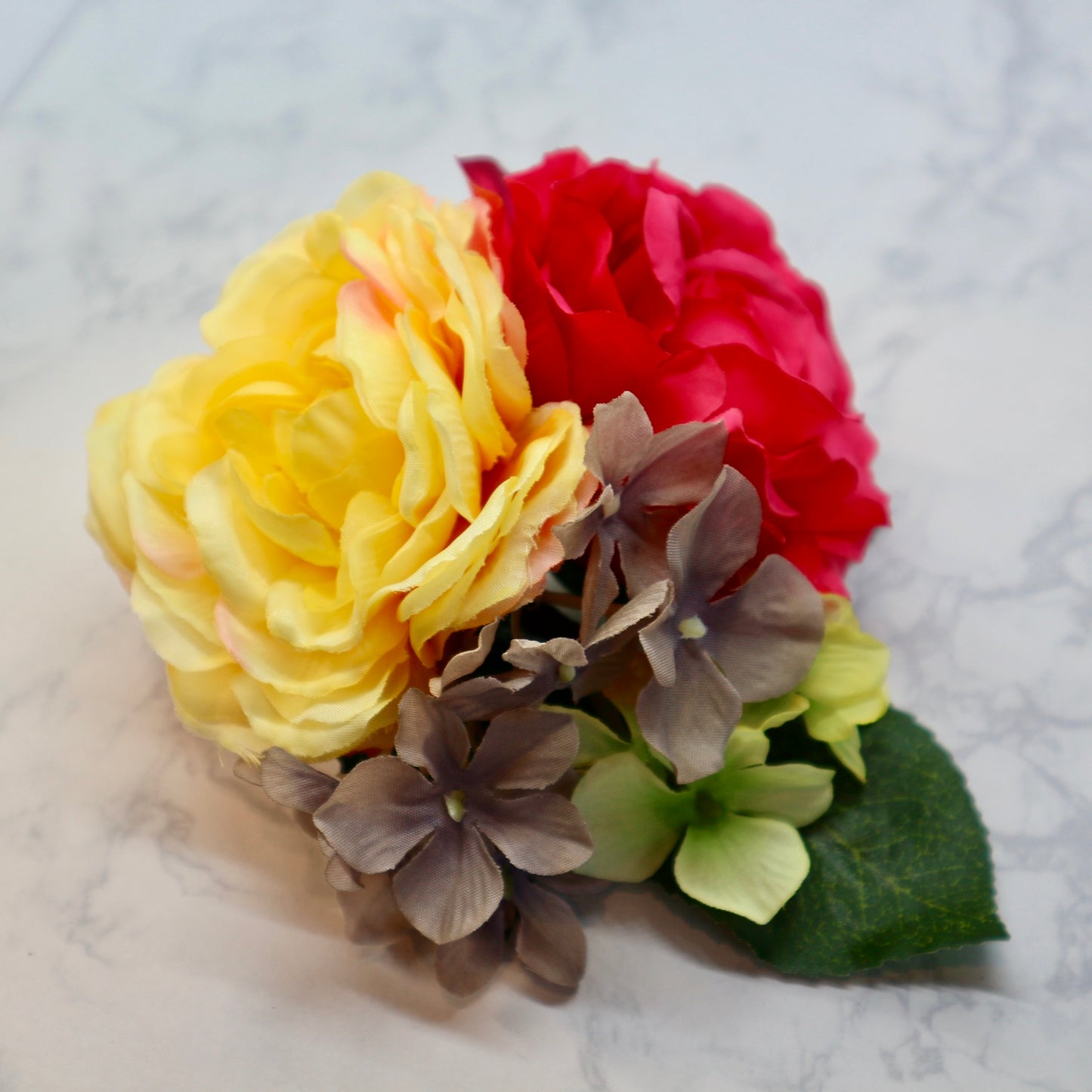 フラメンコ花髪飾り:フローレス(濃いピンク薔薇とパステルイエローのブーケ)