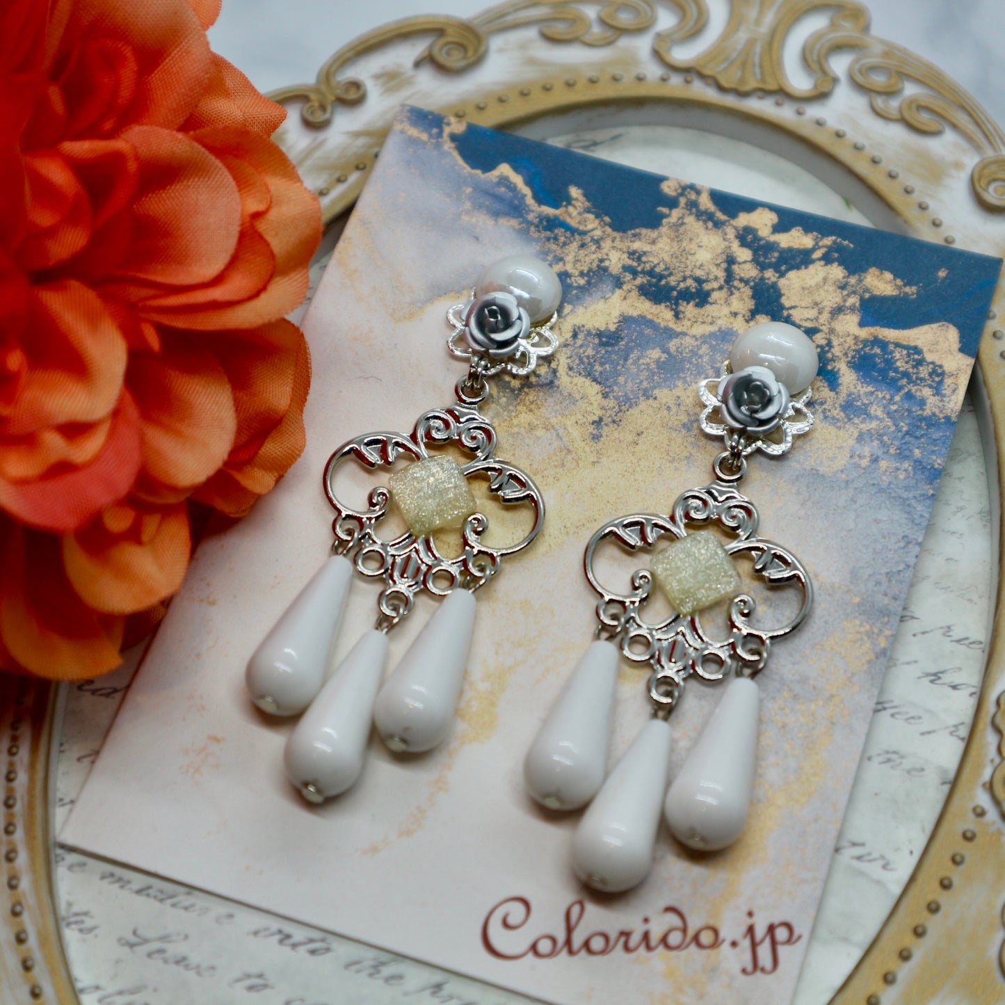シルバー薔薇＆3つのホワイトドロップのピアス(イヤリング)