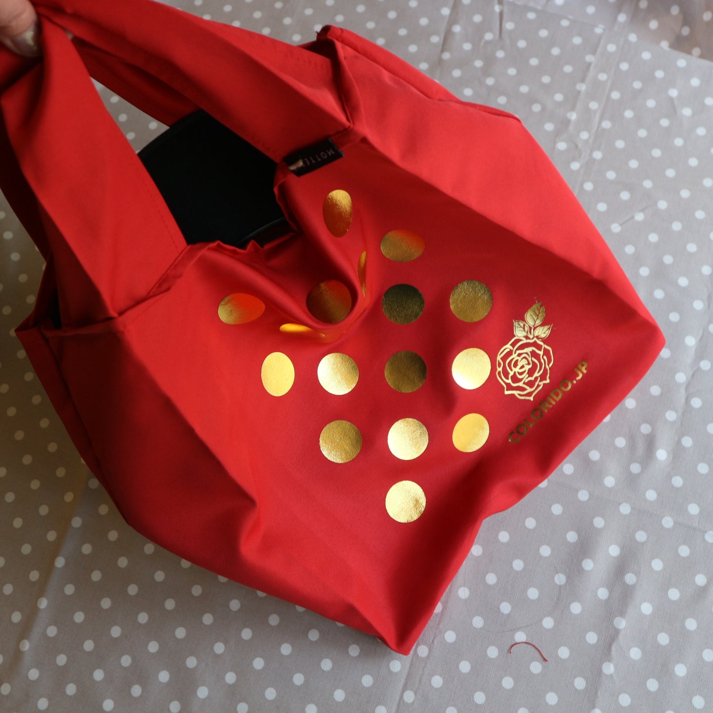 コルドベス帽子がすっぽり入るドット＆薔薇オリジナルデザイン赤エコバッグ(ゴールド/シルバー)
