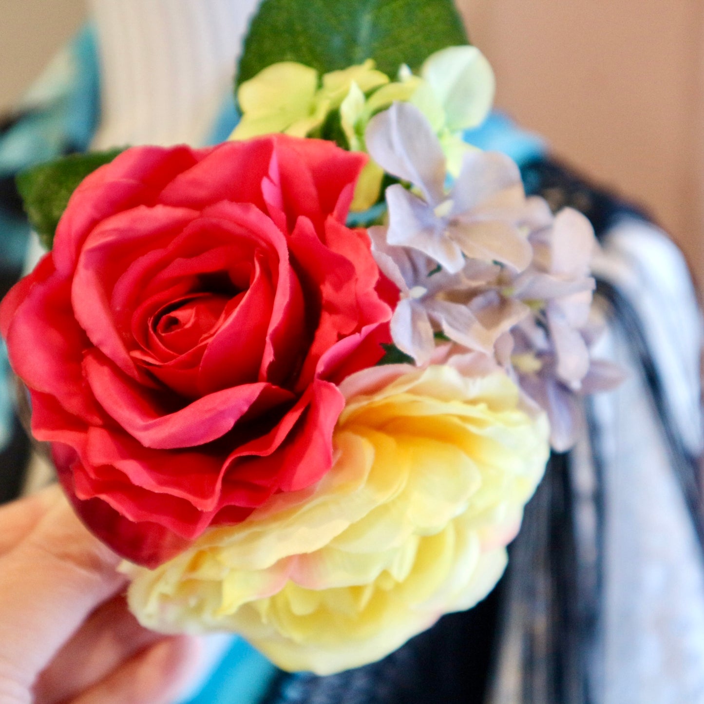 フラメンコ花髪飾り:フローレス(濃いピンク薔薇とパステルイエローのブーケ)