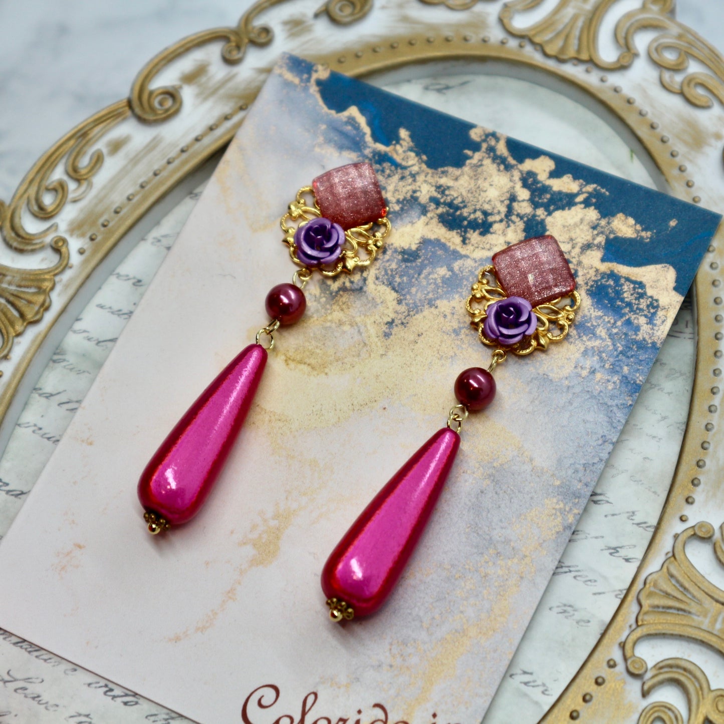 オーロラピンクのドロップとパープルのミニ薔薇ピアス(イヤリング)