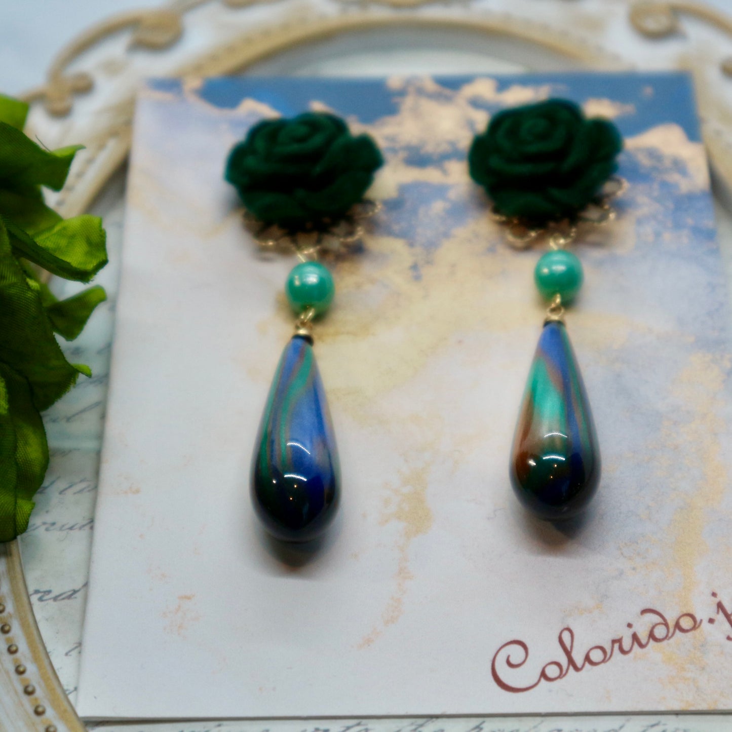 深緑のフロッキー薔薇とロングドロップのイヤリング・ピアス