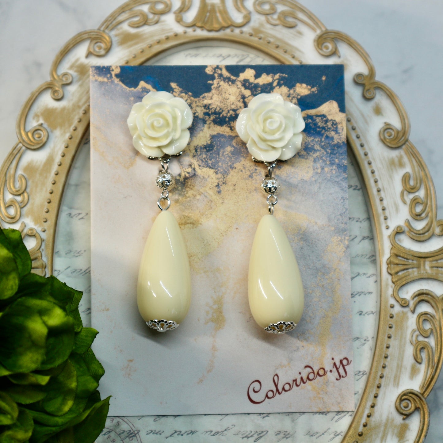 アイボリーの薔薇＆大ぶりドロップのイヤリング(ピアス)