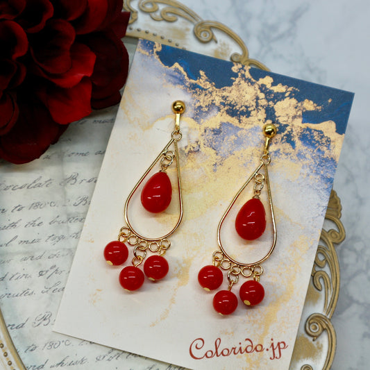 ドロップ型フレーム＆赤いドロップのピアス(イヤリング)