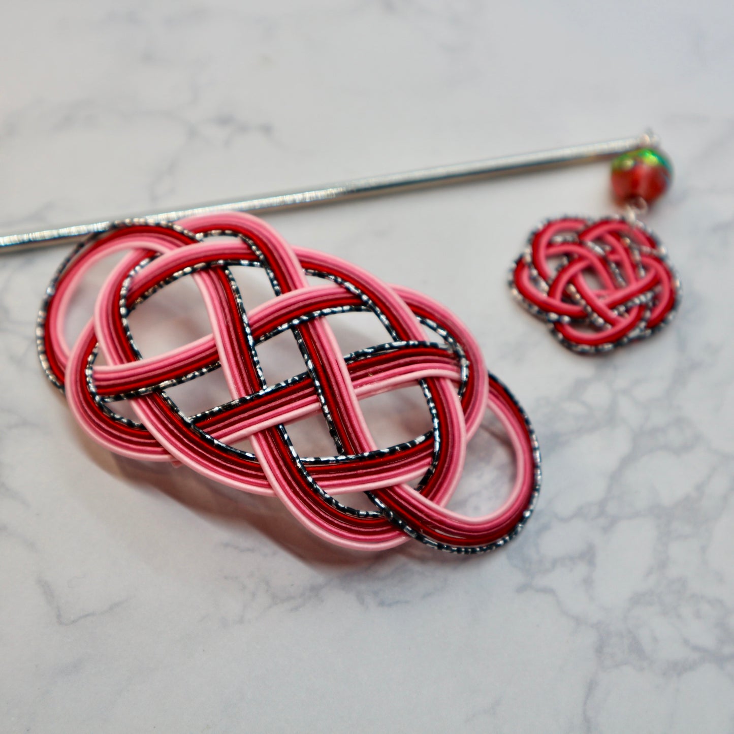 水引のマジェステとかんざし(銀黒とピンク)