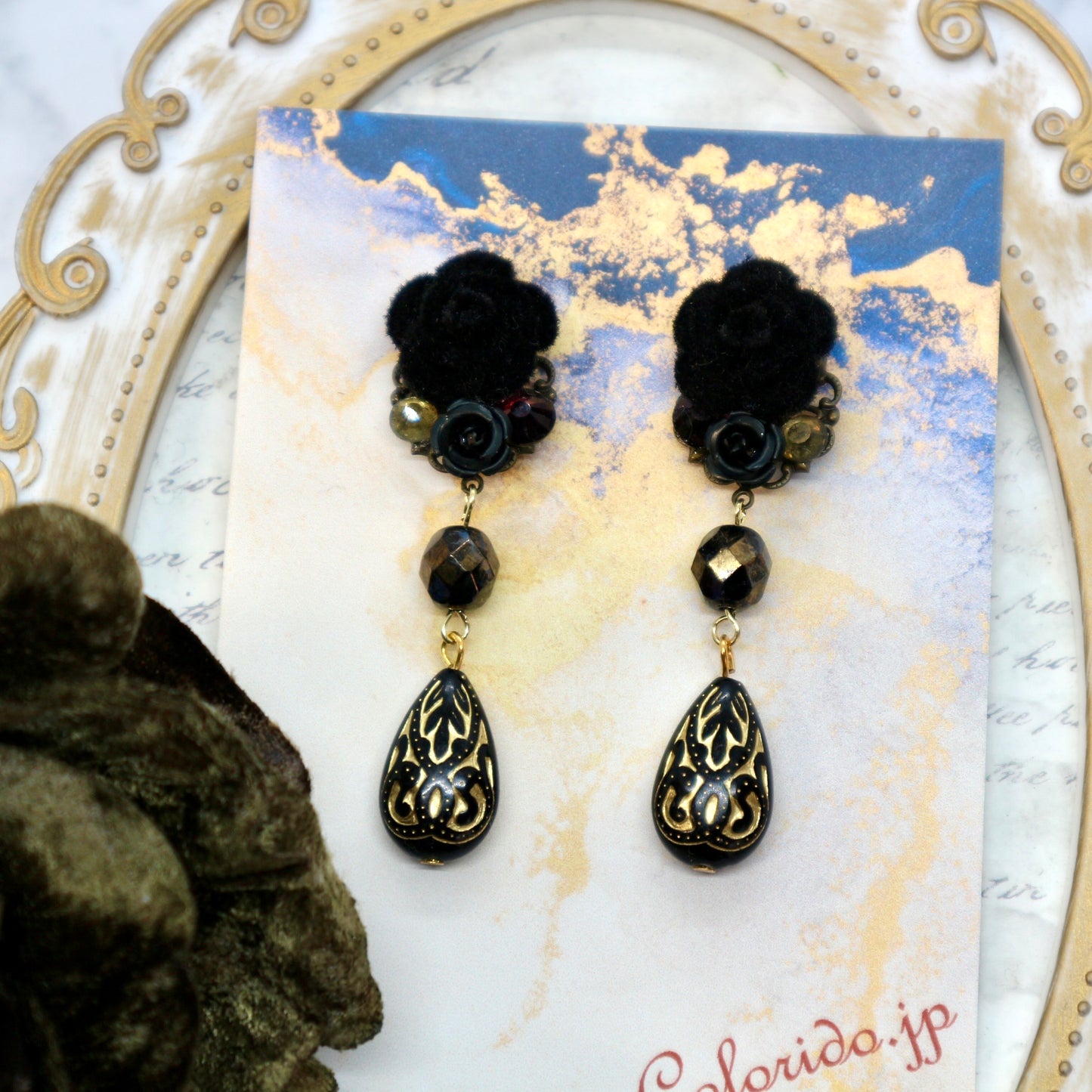 ベロア風の薔薇とドロップのピアス(イヤリング)ブラック