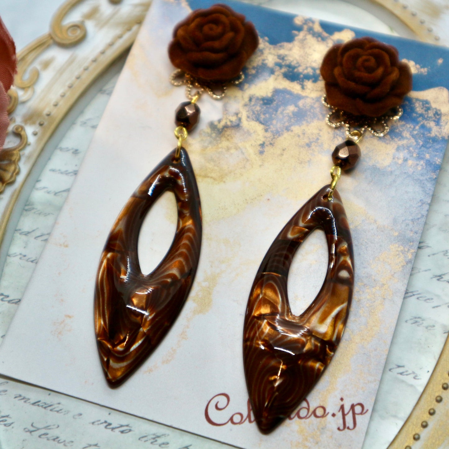 チョコレートカラーの薔薇とリーフのピアス(イヤリング)