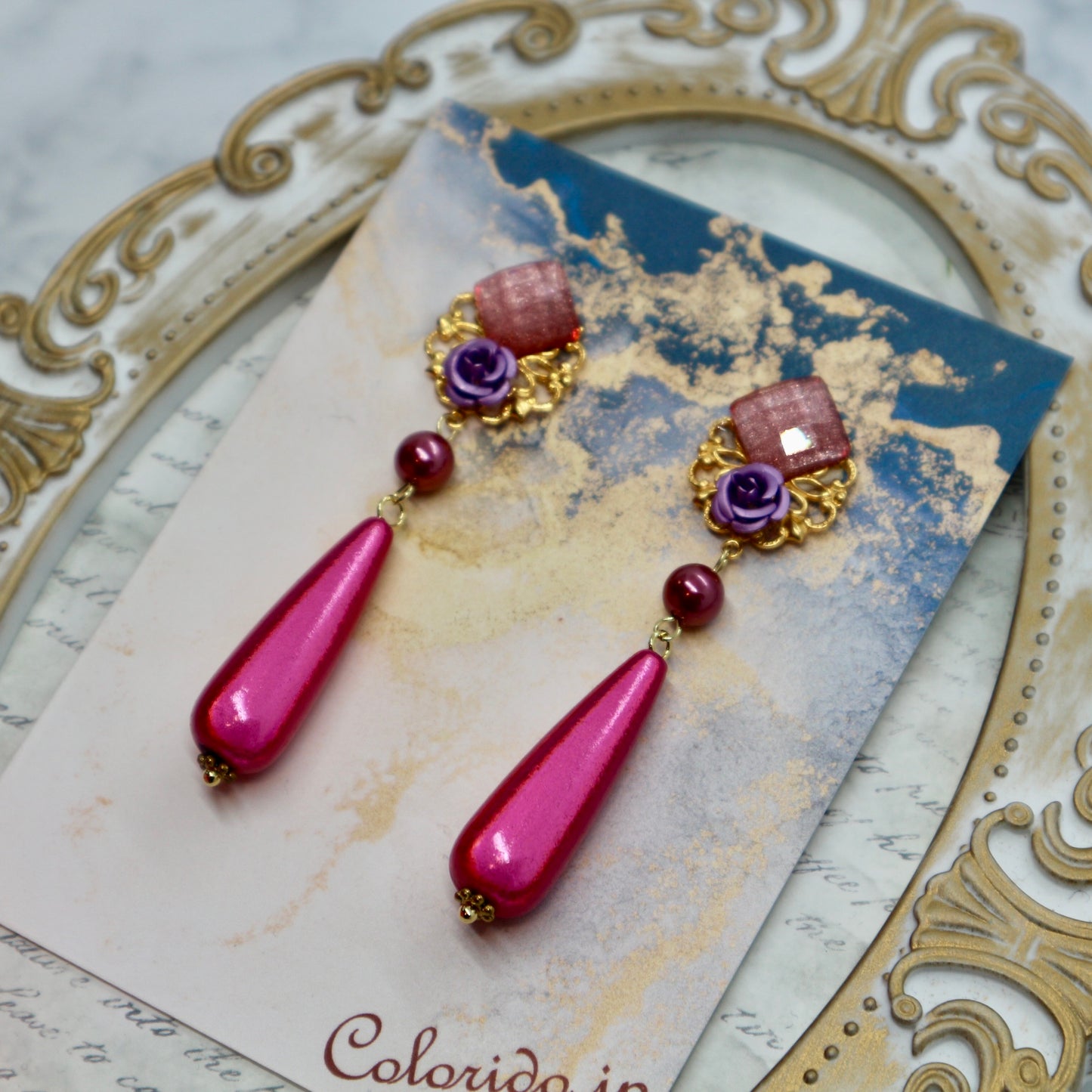 オーロラピンクのドロップとパープルのミニ薔薇ピアス(イヤリング)