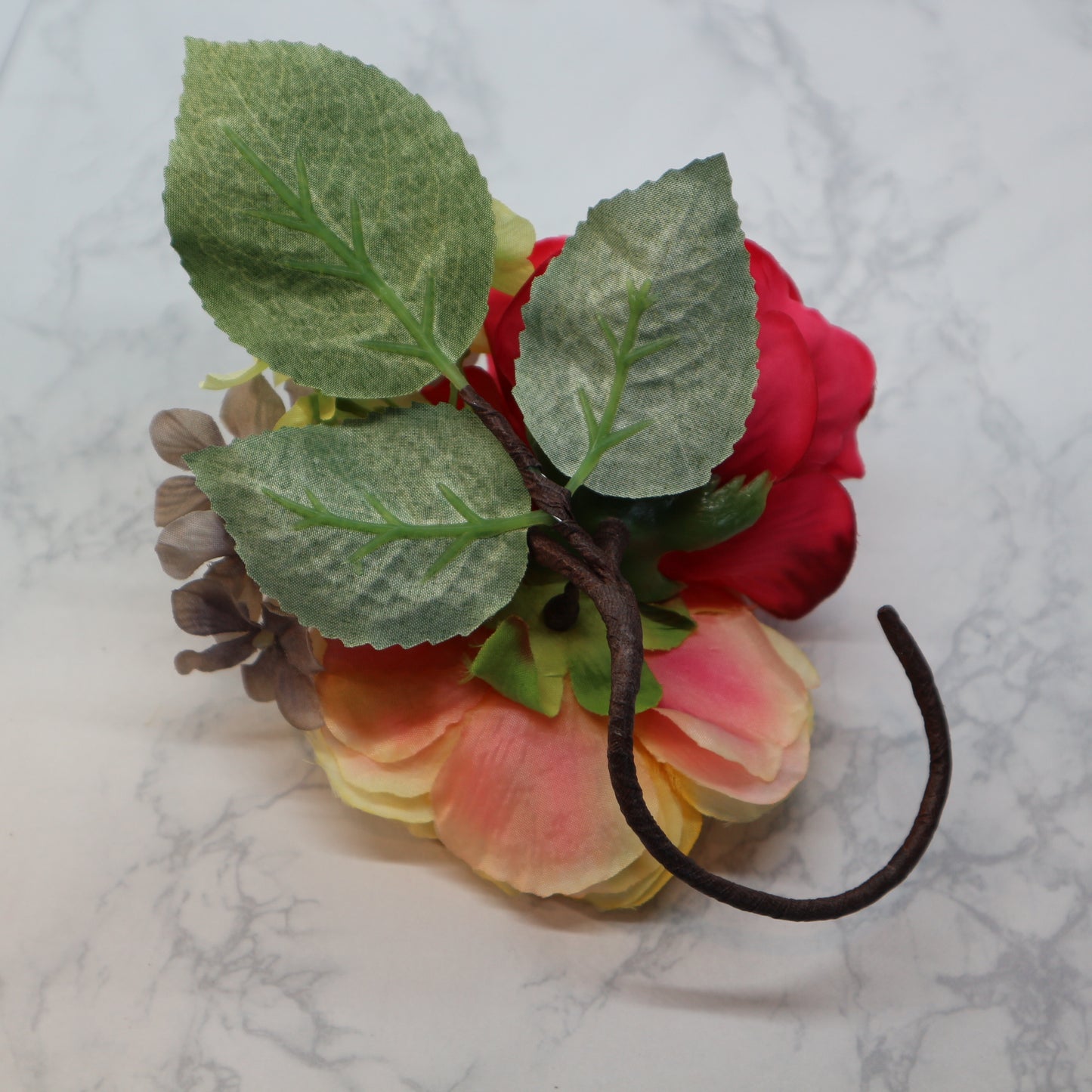 フラメンコ花髪飾り:フローレス(濃いピンク薔薇とパステルイエローのブーケ)