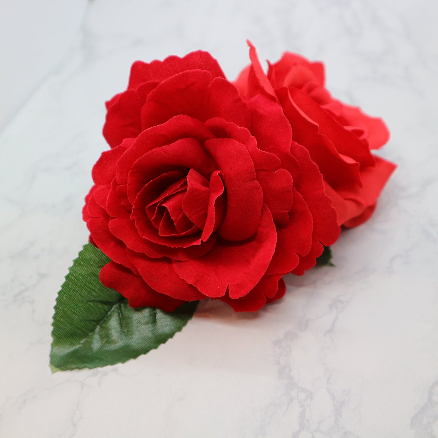 フラメンコ花髪飾り:フローレス ツイン薔薇(赤ベルベット＆スカーレット)