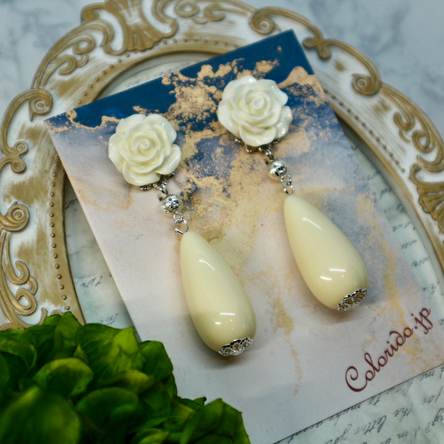 アイボリーの薔薇＆大ぶりドロップのイヤリング(ピアス)