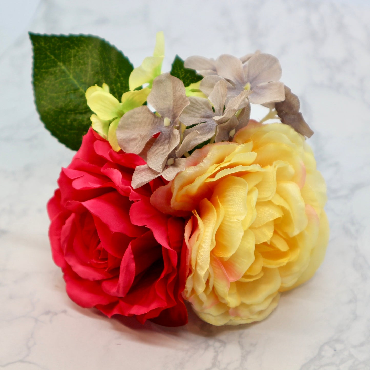 フラメンコ花髪飾り:フローレス(濃いピンク薔薇とパステルイエローのブーケ)