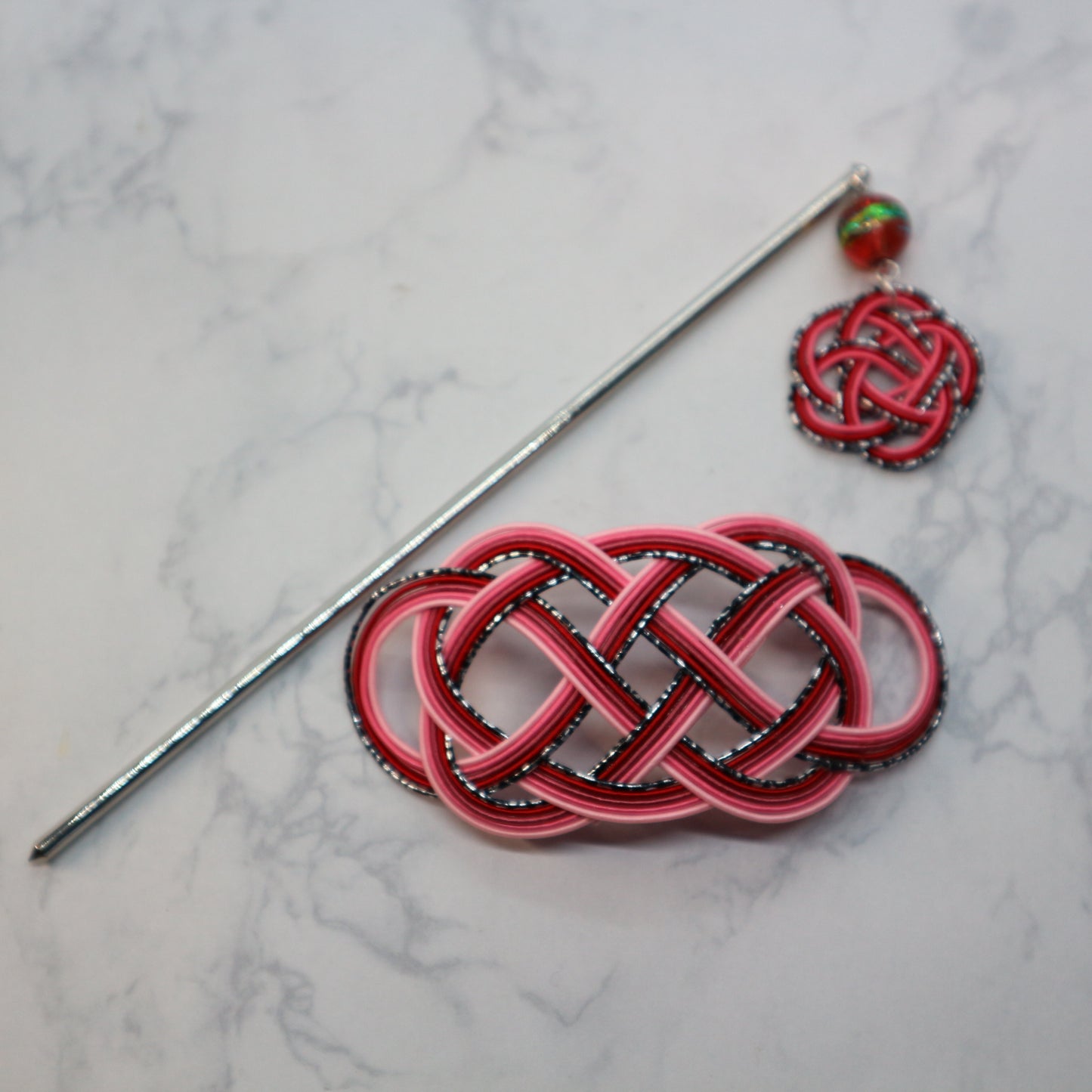 水引のマジェステとかんざし(銀黒とピンク)