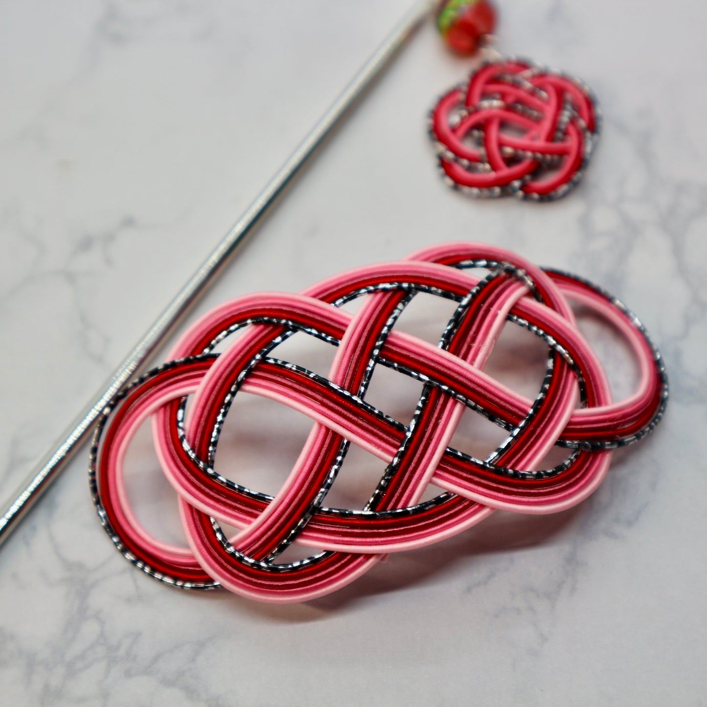 水引のマジェステとかんざし(銀黒とピンク)