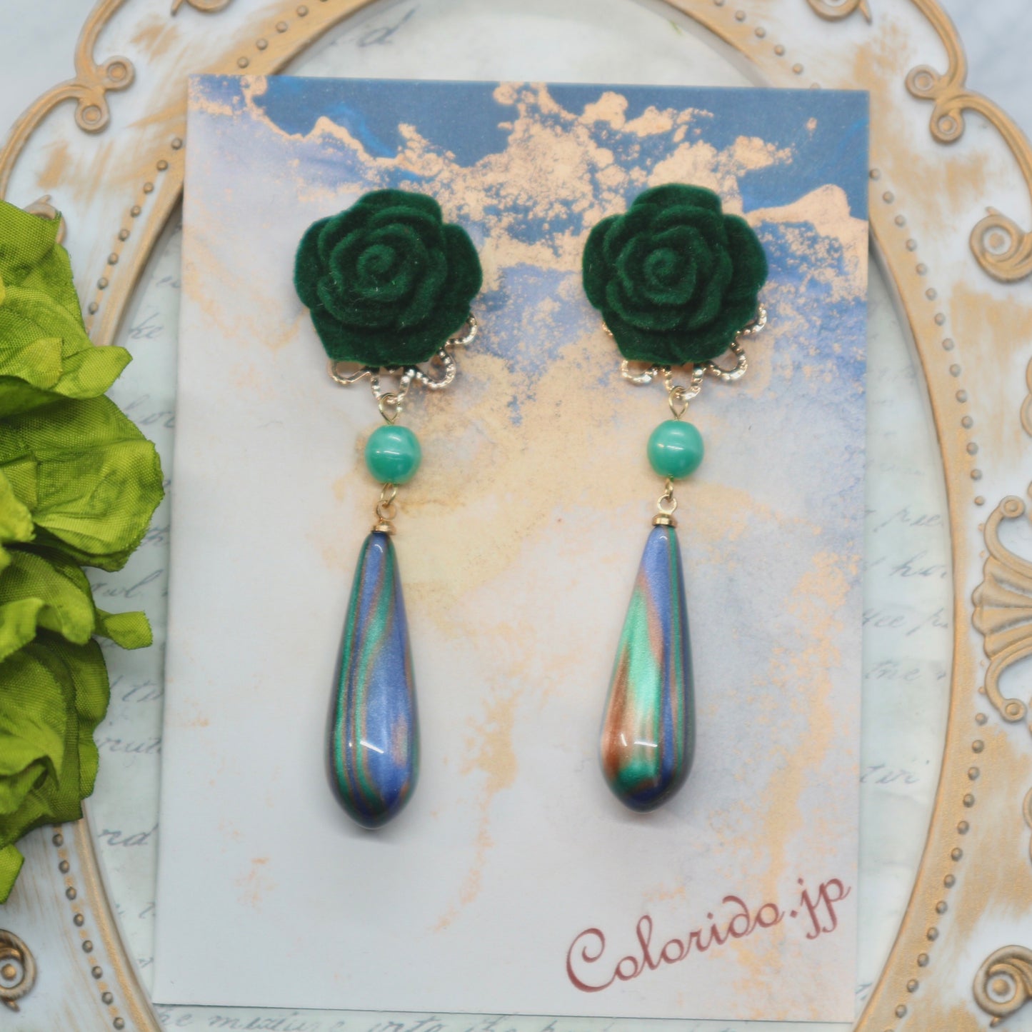 深緑のフロッキー薔薇とロングドロップのイヤリング・ピアス