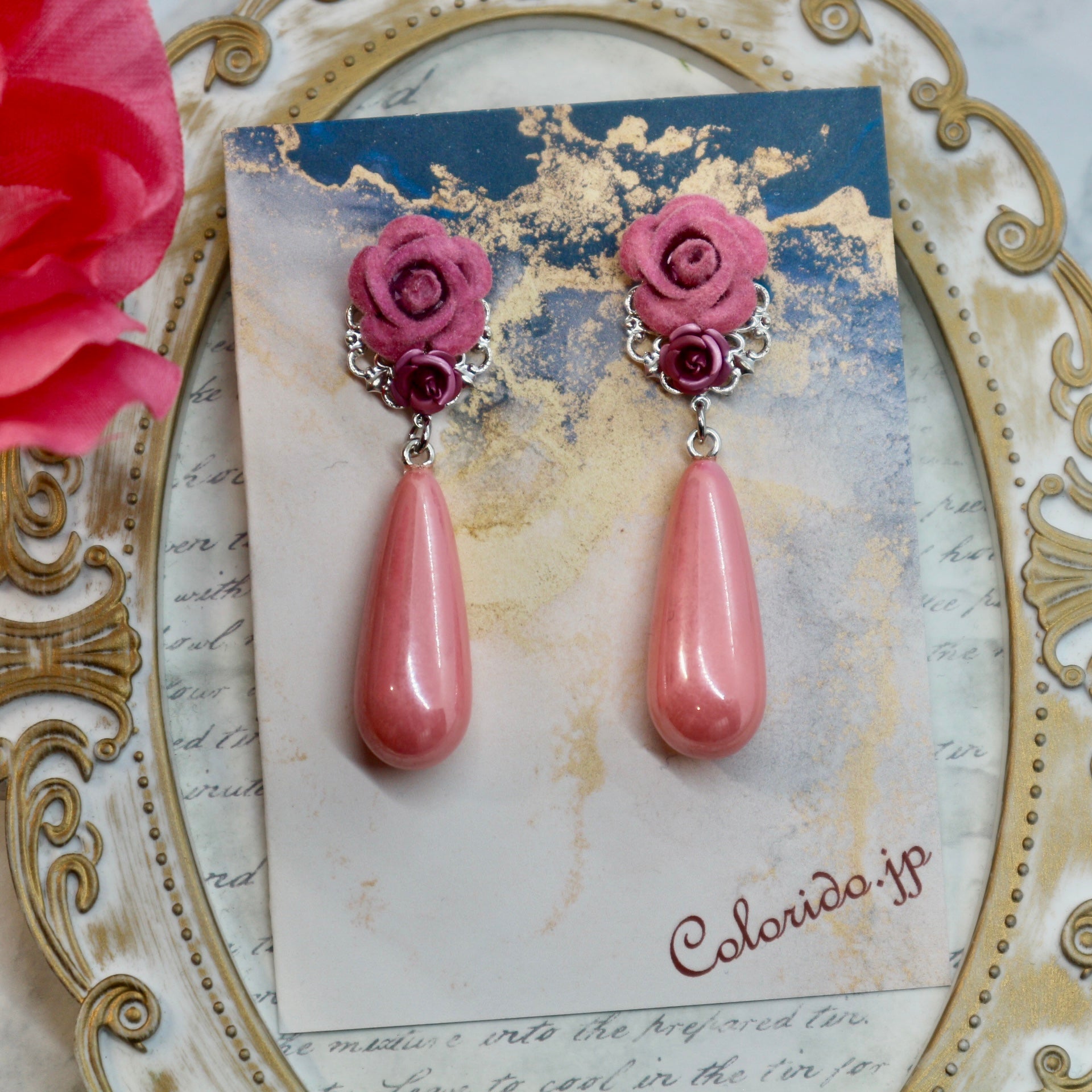大ぶり　赤　フラメンコ　ベリーダンス　薔薇　花　ボタン　ピアス　イヤリング ピンクのベロア薔薇とふっくらドロップのピアス(イヤリング) – ころり