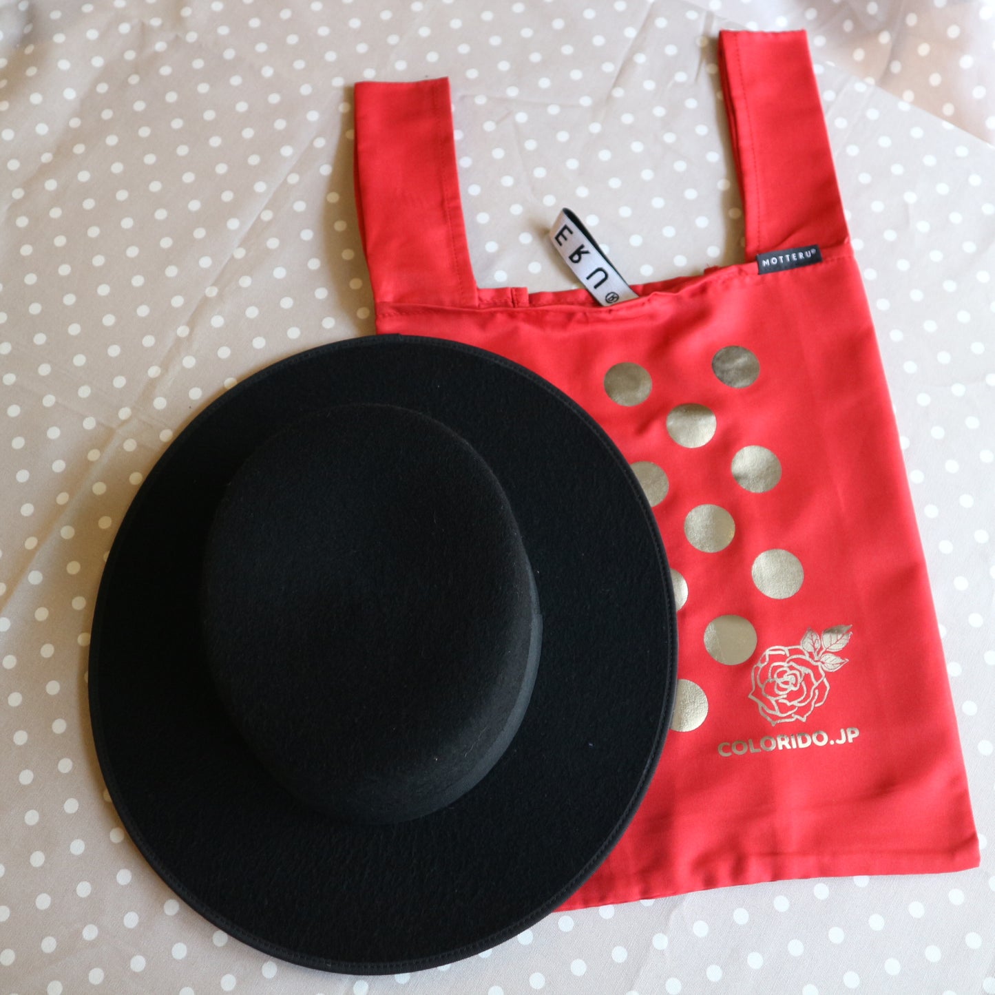 コルドベス帽子がすっぽり入るドット＆薔薇オリジナルデザイン赤エコバッグ(ゴールド/シルバー)