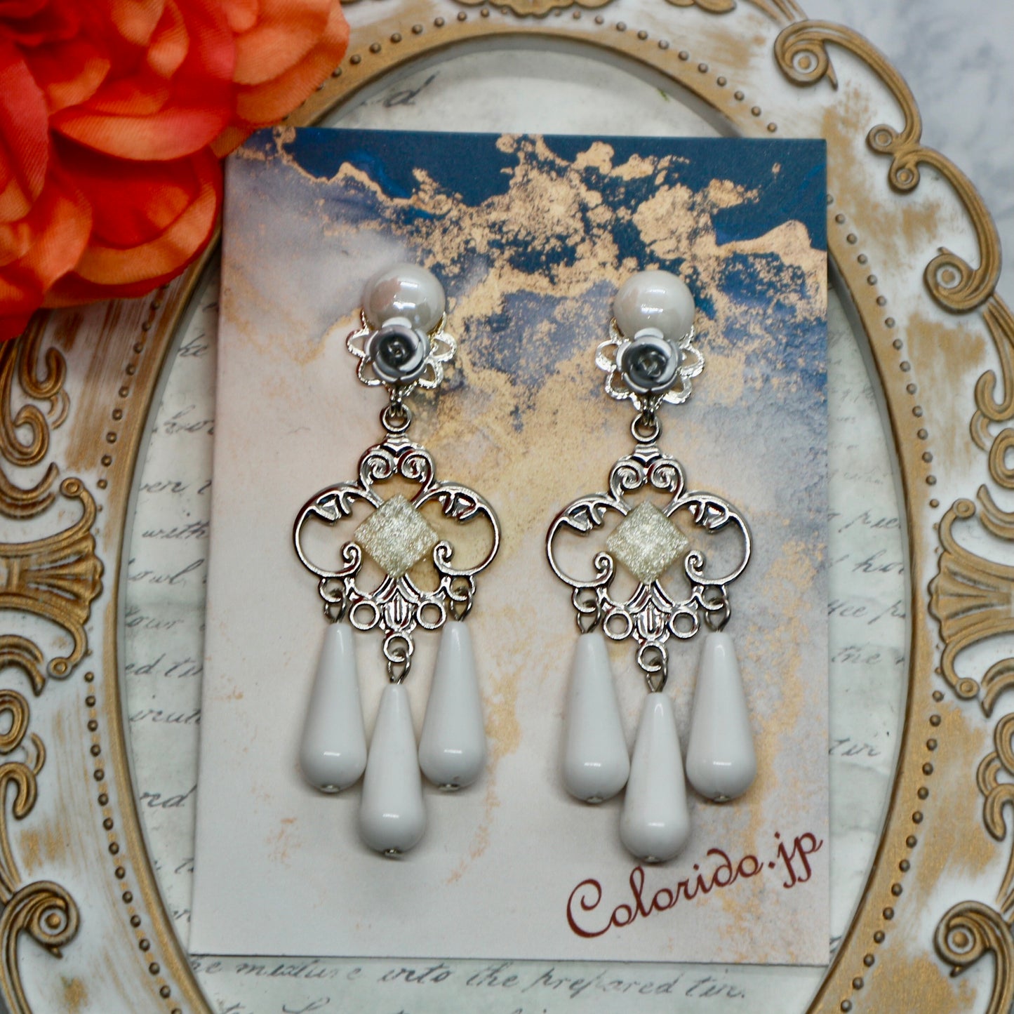 シルバー薔薇＆3つのホワイトドロップのピアス(イヤリング)