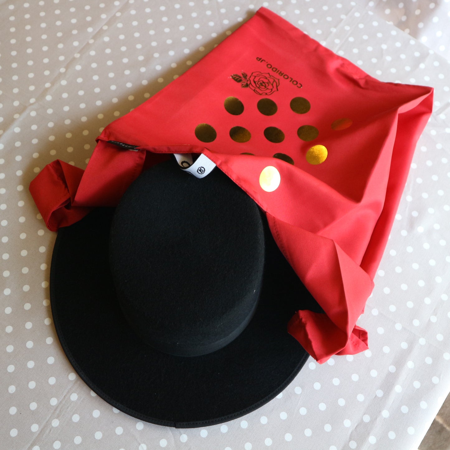 コルドベス帽子がすっぽり入るドット＆薔薇オリジナルデザイン赤エコバッグ(ゴールド/シルバー)