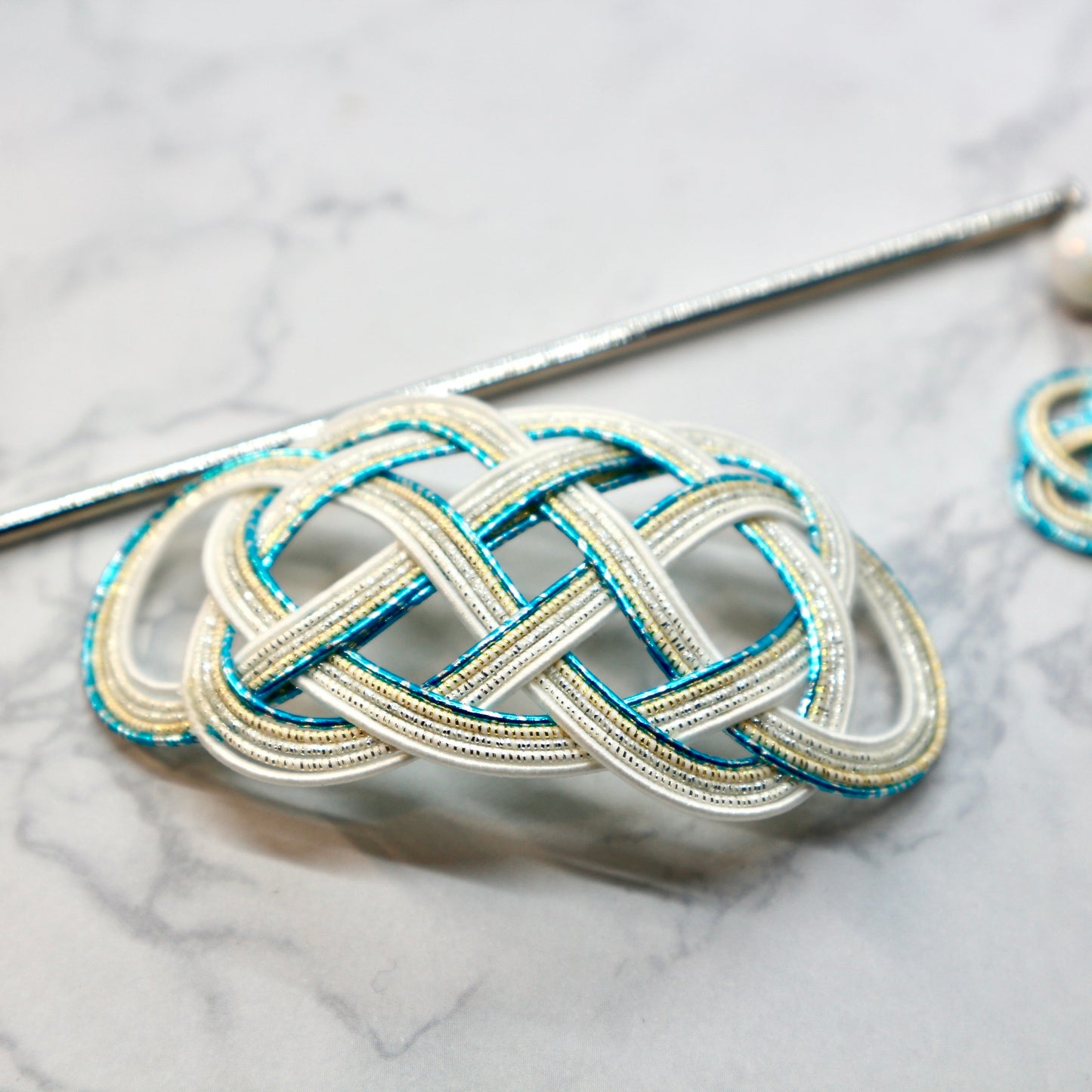 水引のマジェステとかんざし(ブルー、シルバー、ホワイト)