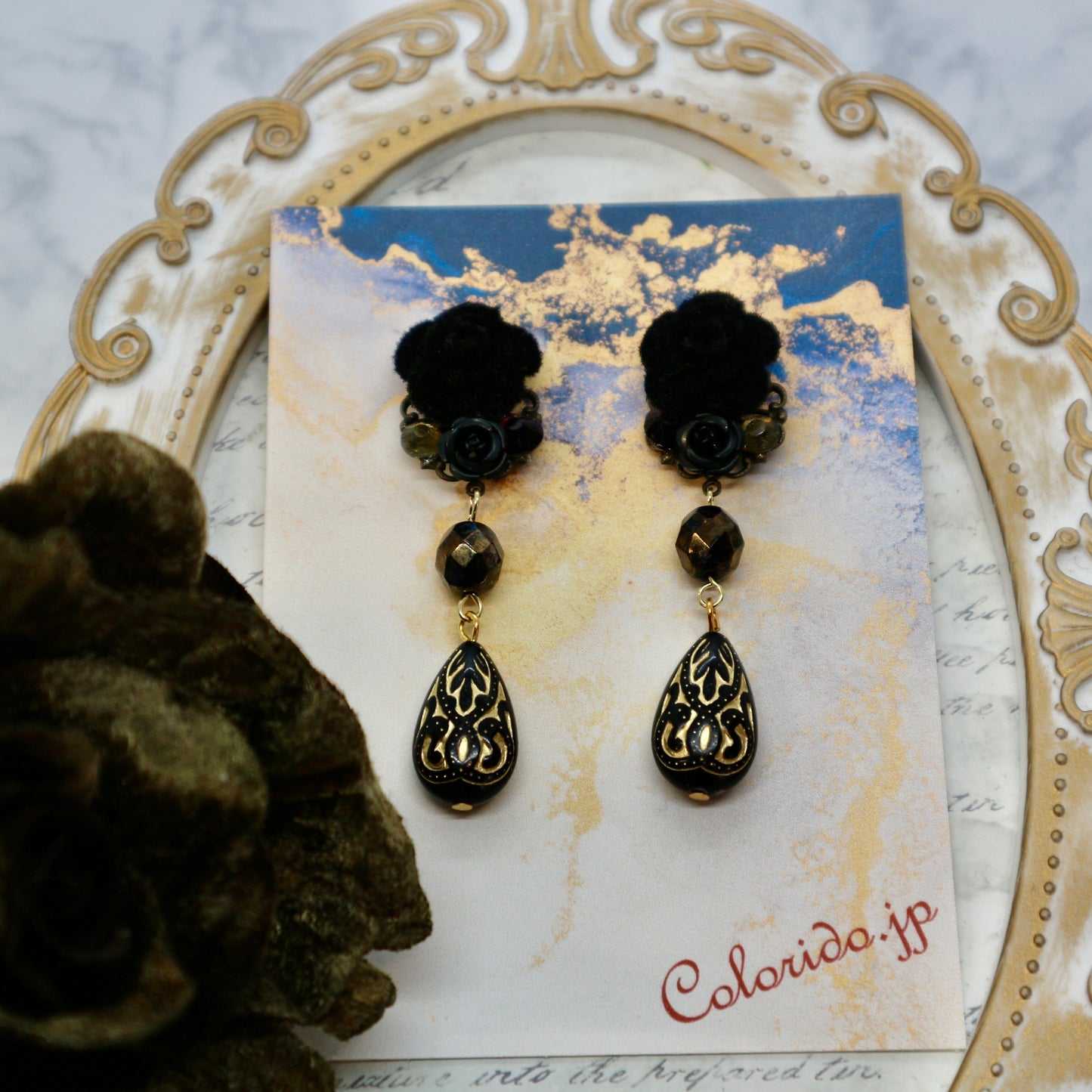 ベロア風の薔薇とドロップのピアス(イヤリング)ブラック